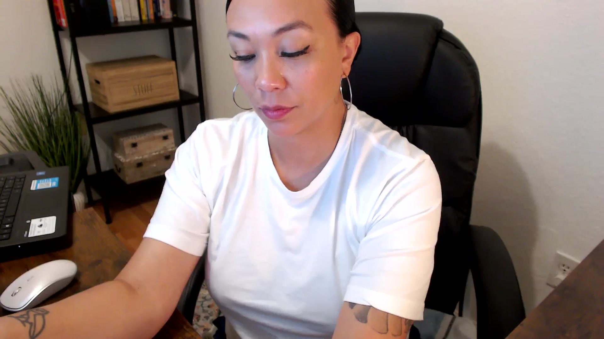 Gallery image thumbnail from MickaylaMoon's myfreecams stream on, 07/29/2024, 21:04 image 7 of 20
