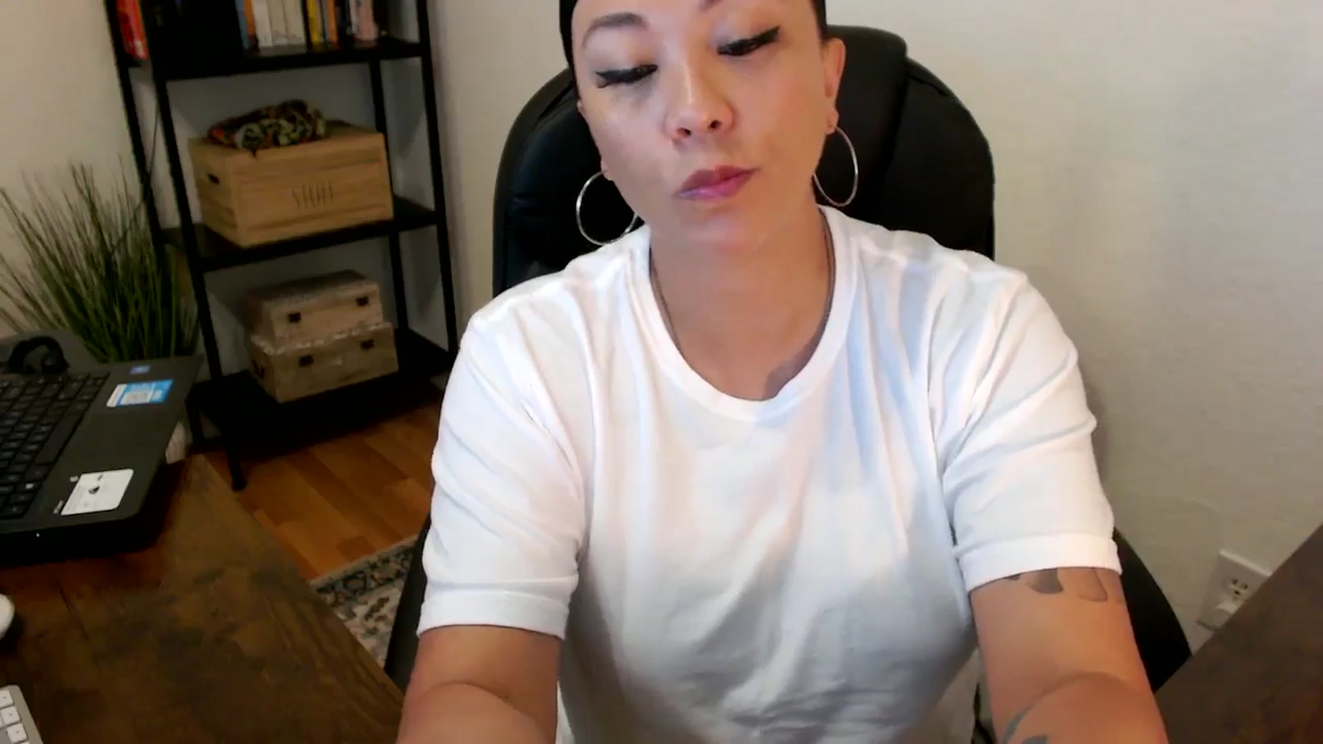 Gallery image thumbnail from MickaylaMoon's myfreecams stream on, 07/30/2024, 14:42 image 5 of 20