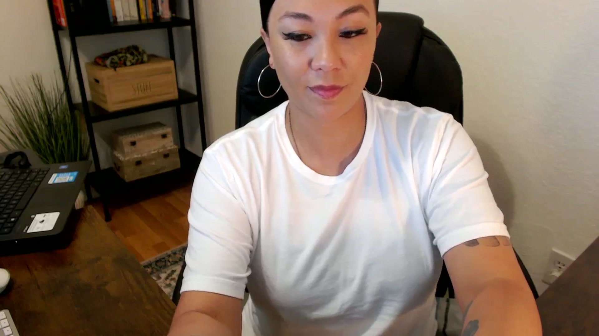 Gallery image thumbnail from MickaylaMoon's myfreecams stream on, 07/30/2024, 14:42 image 12 of 20