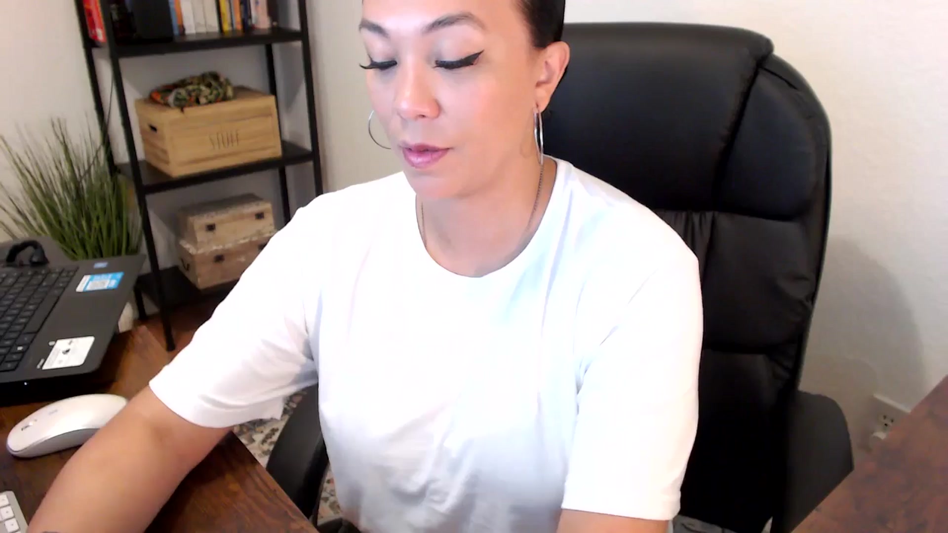 Gallery image thumbnail from MickaylaMoon's myfreecams stream on, 07/30/2024, 14:42 image 19 of 20
