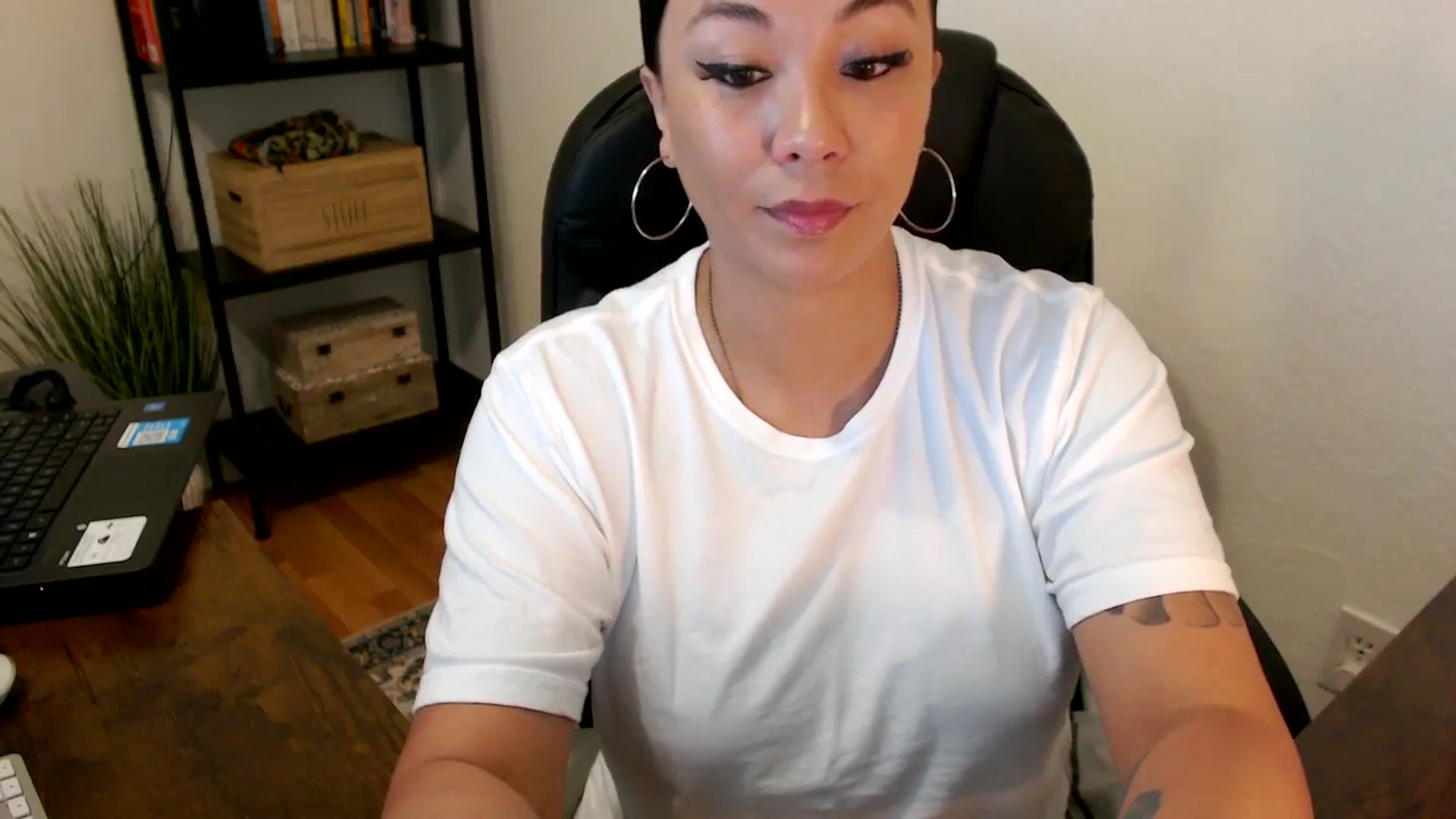 Gallery image thumbnail from MickaylaMoon's myfreecams stream on, 07/30/2024, 14:42 image 4 of 20