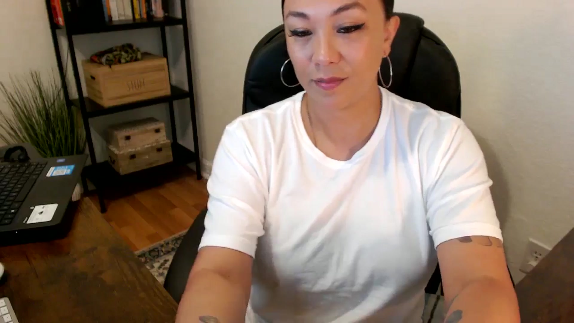 Gallery image thumbnail from MickaylaMoon's myfreecams stream on, 07/30/2024, 14:42 image 6 of 20