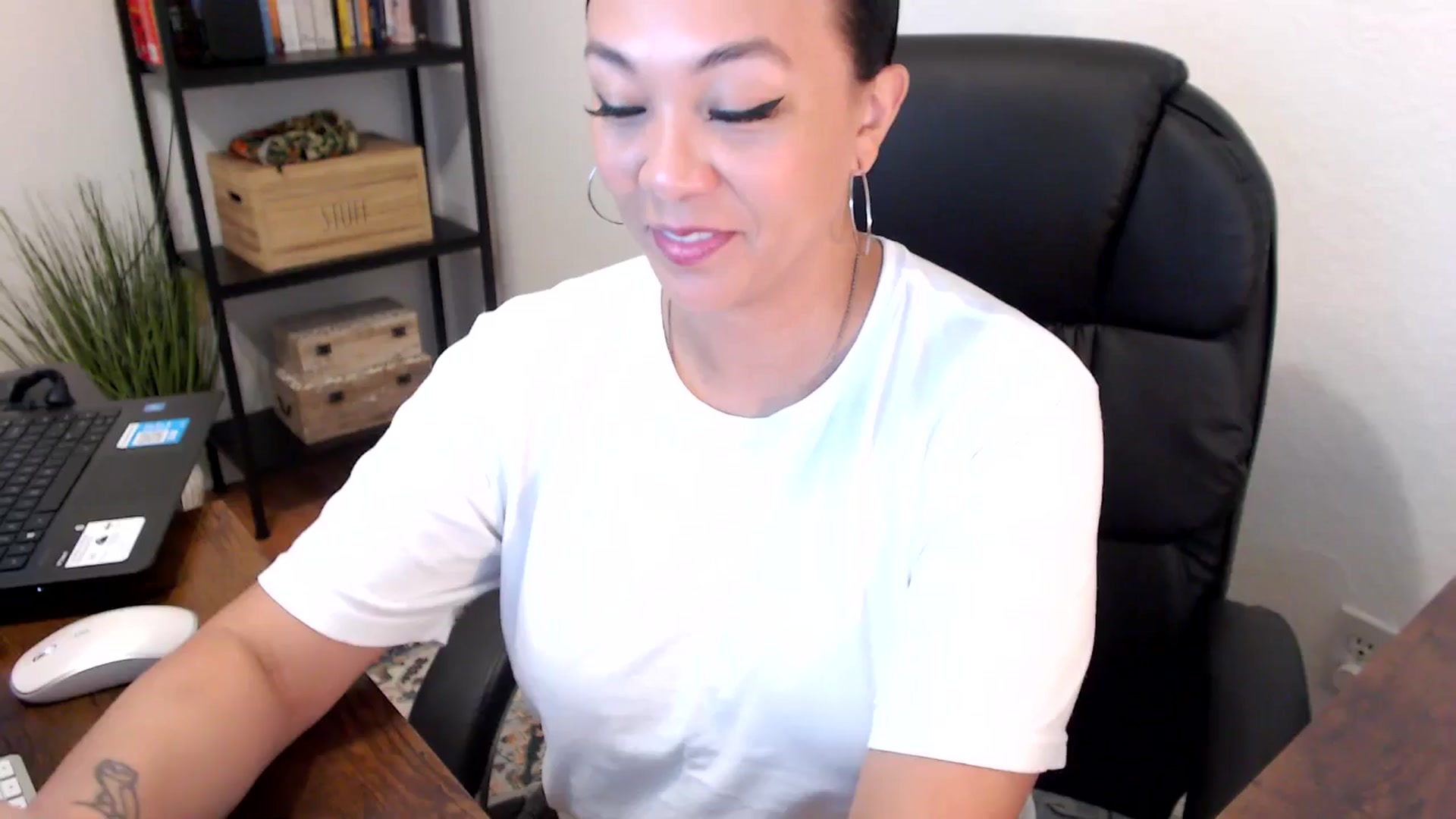 Gallery image thumbnail from MickaylaMoon's myfreecams stream on, 07/30/2024, 14:42 image 20 of 20