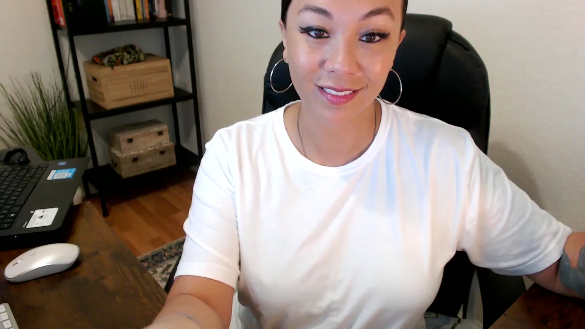 Gallery image thumbnail from MickaylaMoon's myfreecams stream on, 07/30/2024, 14:42 image 18 of 20