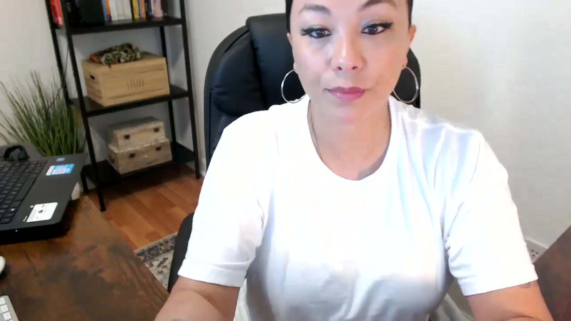 Gallery image thumbnail from MickaylaMoon's myfreecams stream on, 07/30/2024, 14:42 image 3 of 20