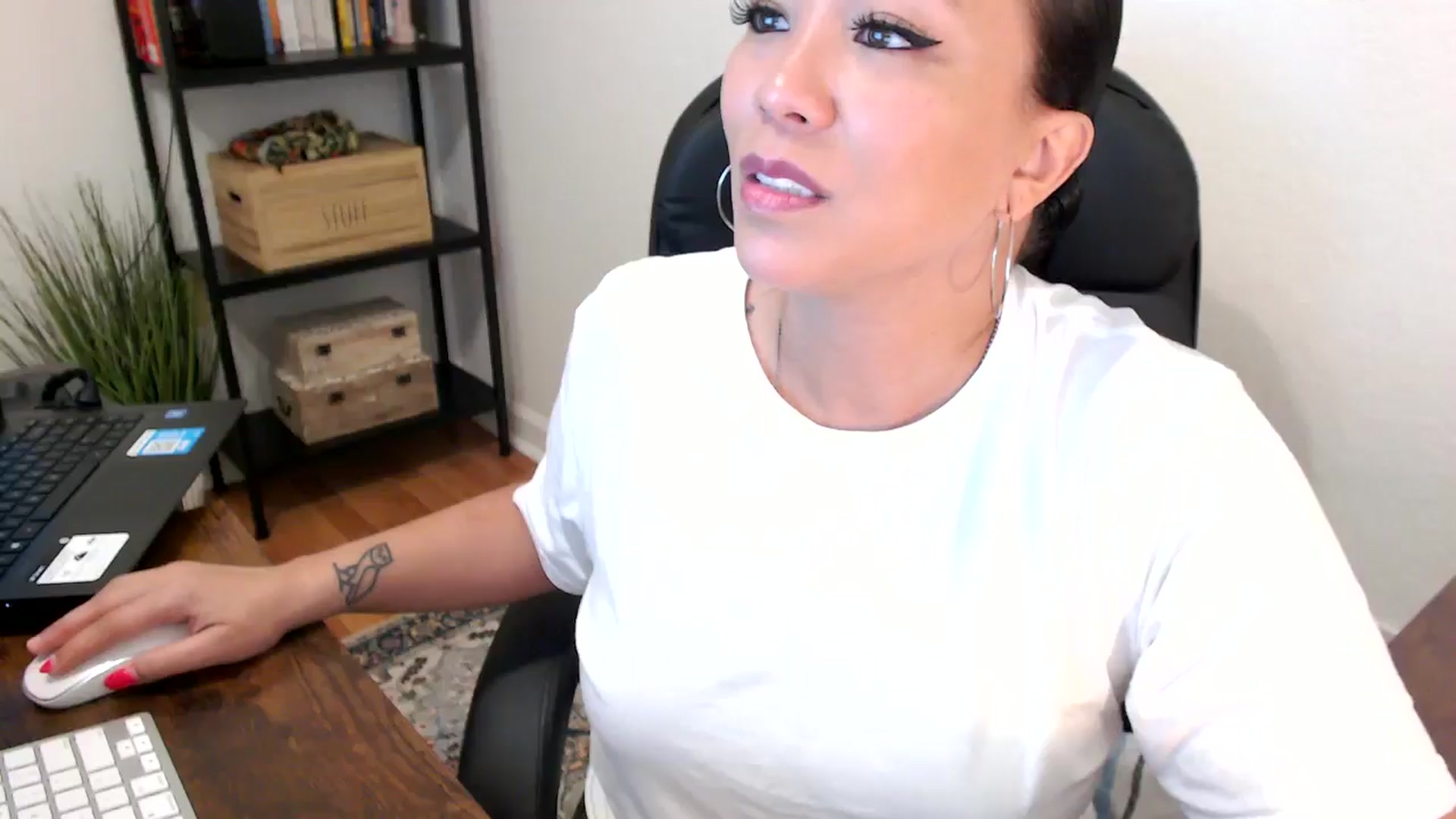 Gallery image thumbnail from MickaylaMoon's myfreecams stream on, 07/30/2024, 15:27 image 16 of 20
