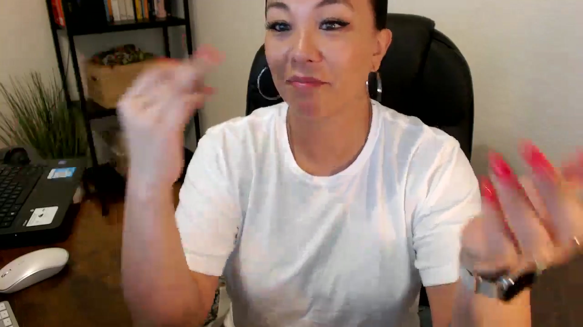 Gallery image thumbnail from MickaylaMoon's myfreecams stream on, 07/30/2024, 15:27 image 4 of 20