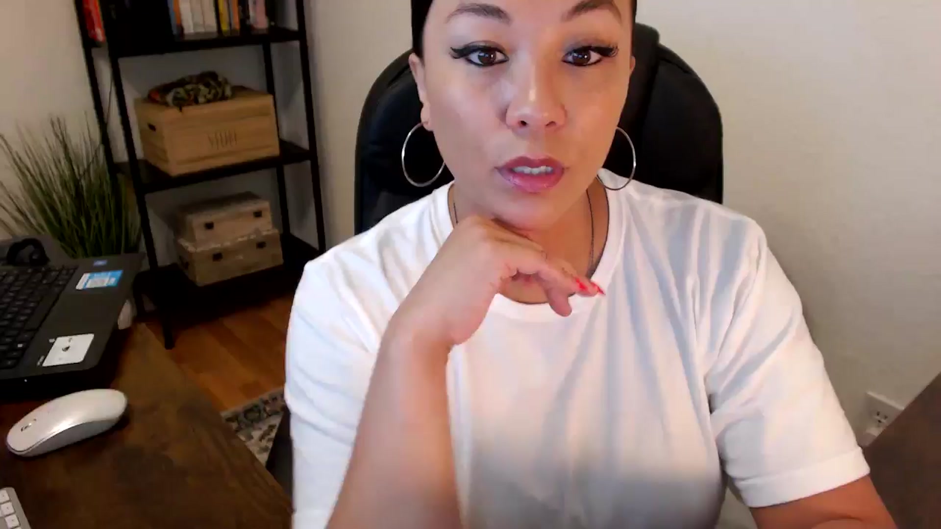 Gallery image thumbnail from MickaylaMoon's myfreecams stream on, 07/30/2024, 15:27 image 1 of 20
