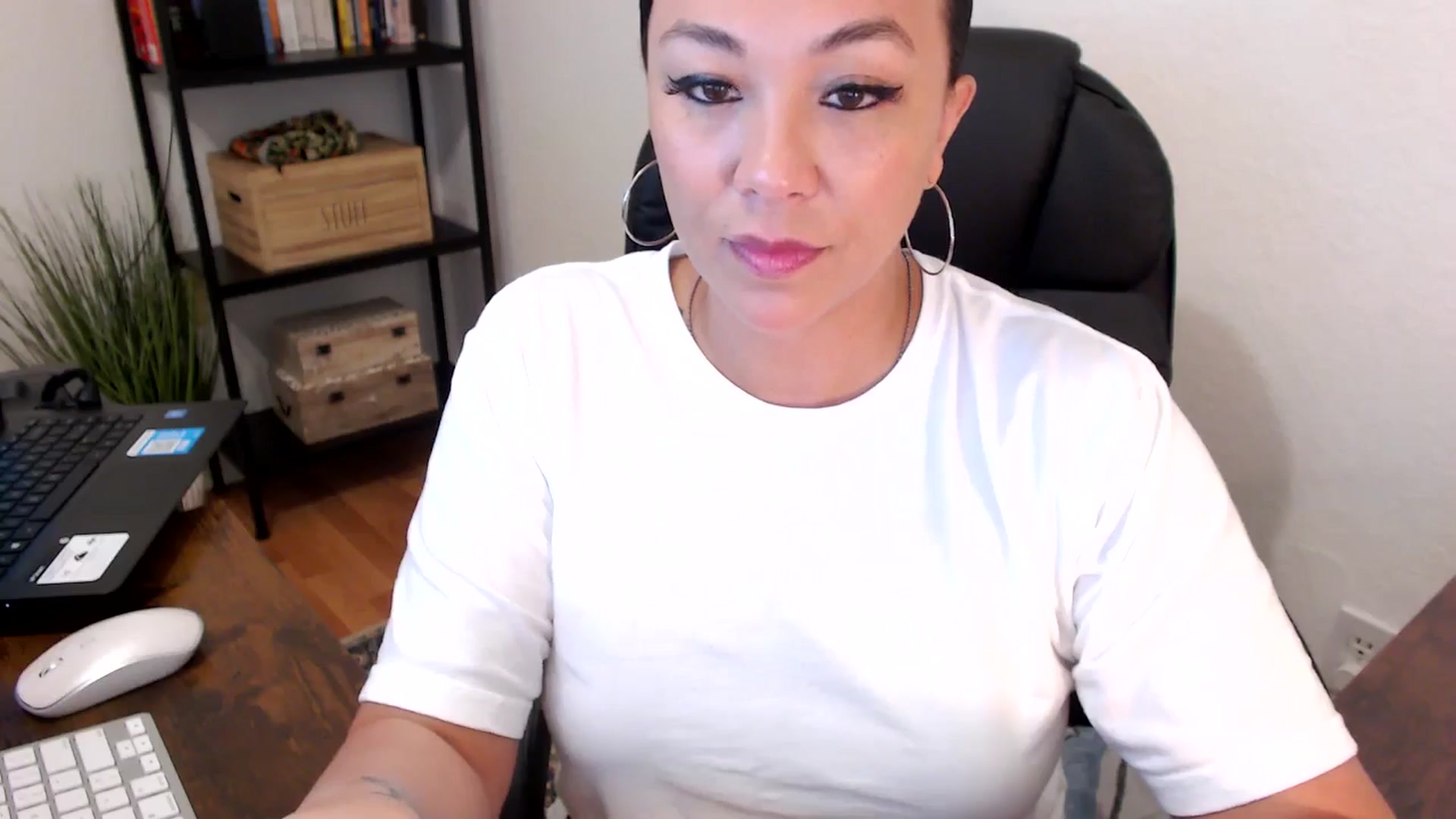 Gallery image thumbnail from MickaylaMoon's myfreecams stream on, 07/30/2024, 15:27 image 18 of 20