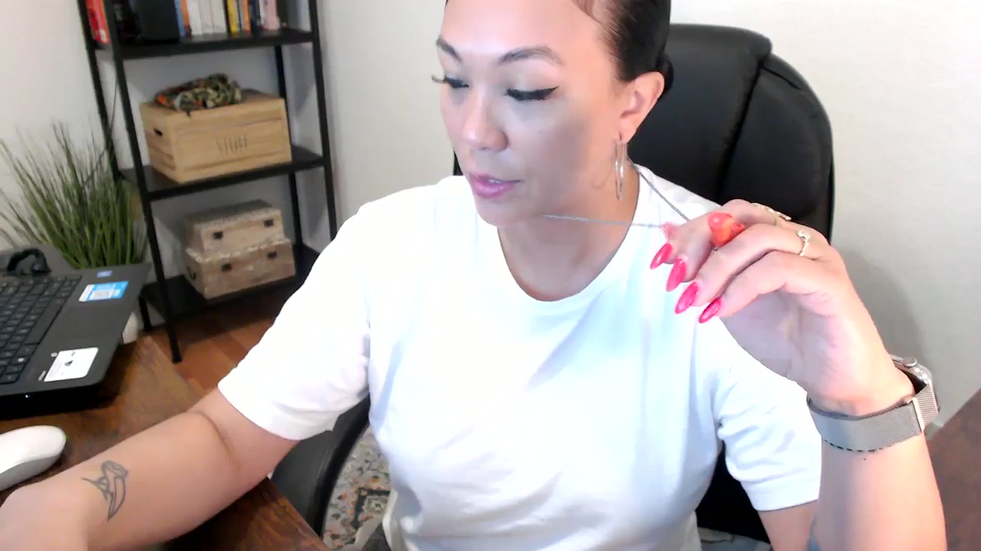 Gallery image thumbnail from MickaylaMoon's myfreecams stream on, 07/30/2024, 15:27 image 7 of 20