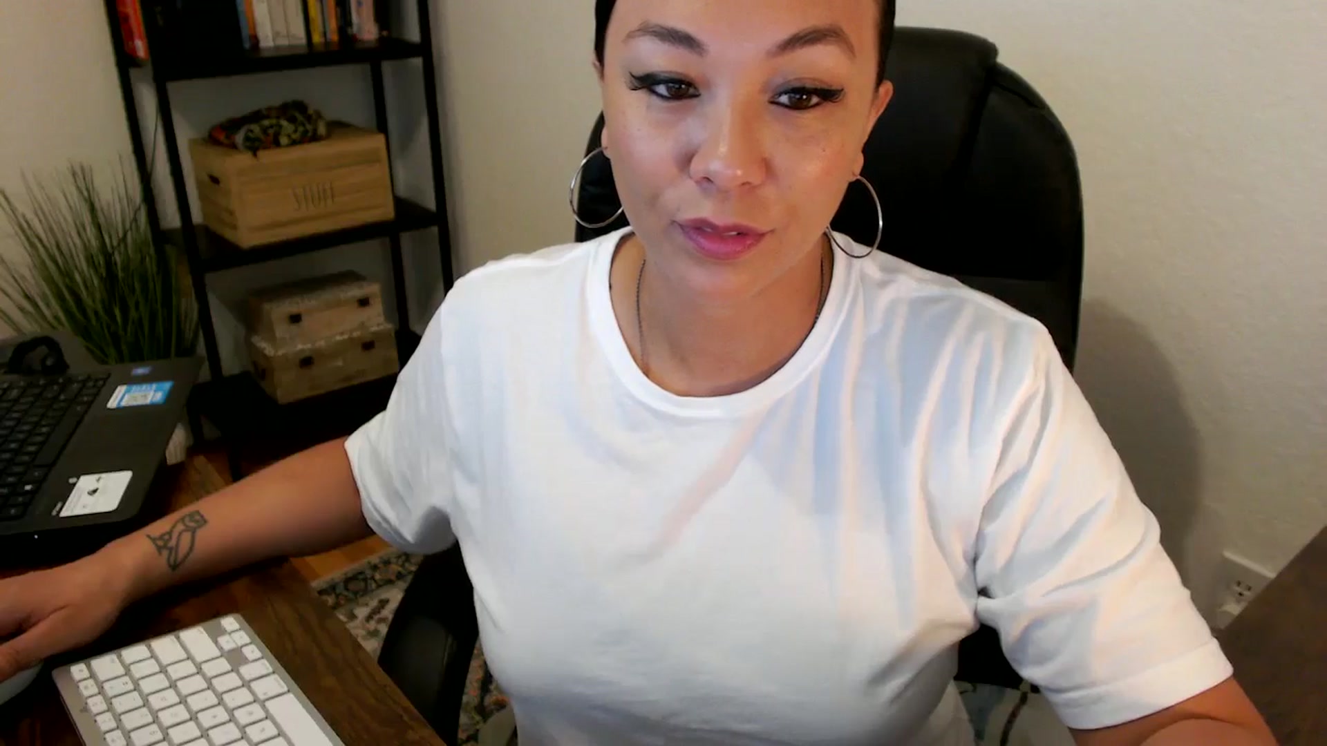 Gallery image thumbnail from MickaylaMoon's myfreecams stream on, 07/30/2024, 15:27 image 12 of 20