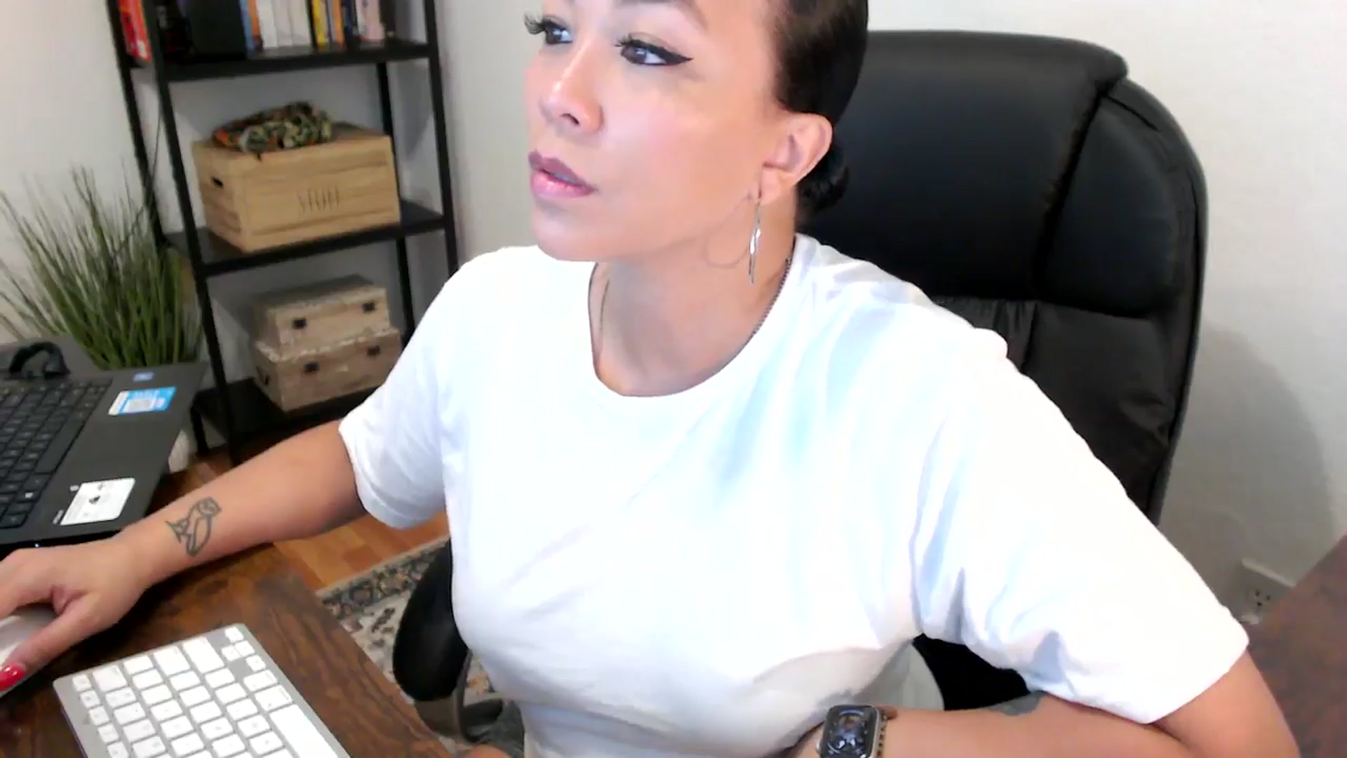 Gallery image thumbnail from MickaylaMoon's myfreecams stream on, 07/30/2024, 15:27 image 10 of 20