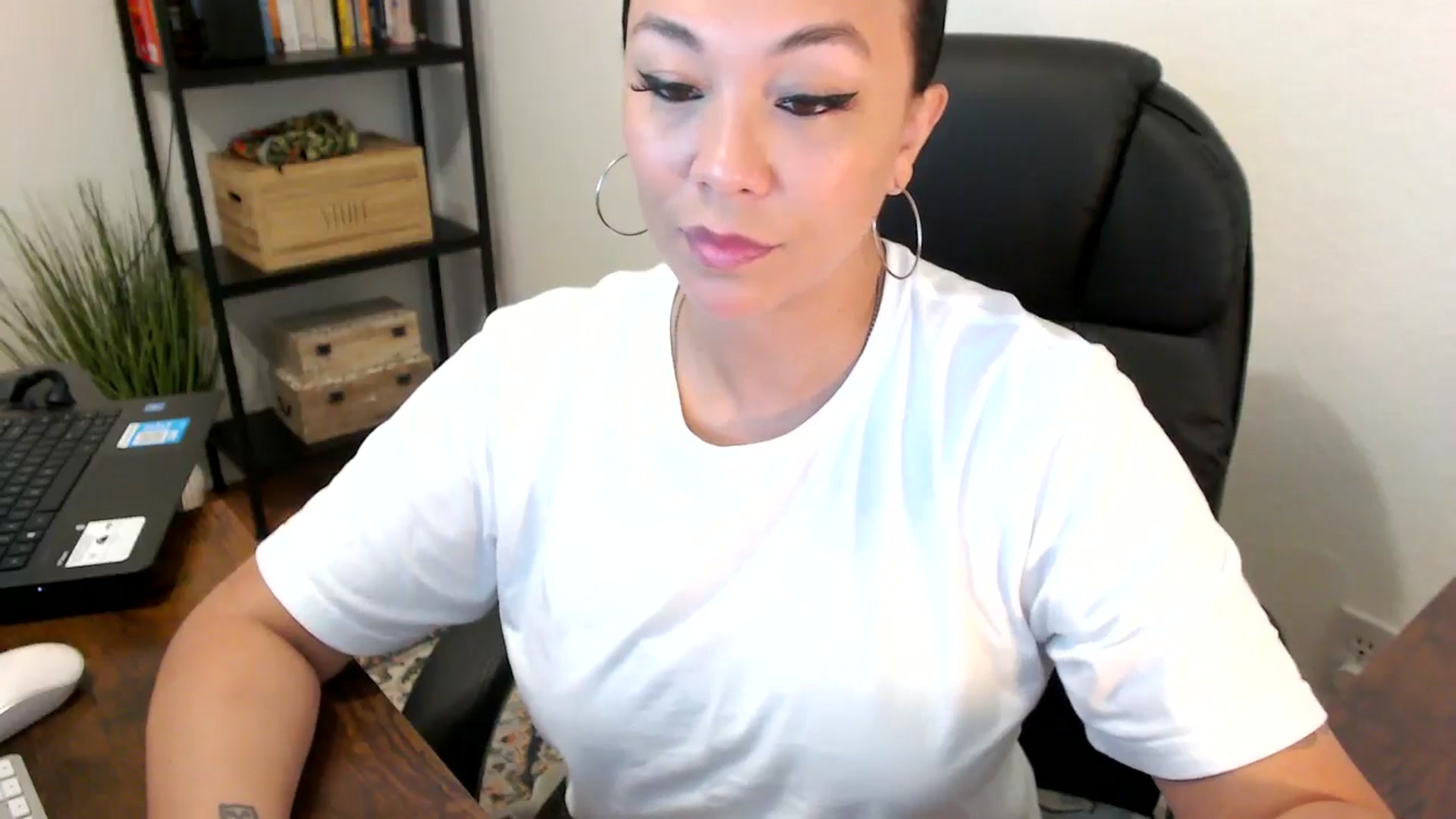 Gallery image thumbnail from MickaylaMoon's myfreecams stream on, 07/30/2024, 15:27 image 8 of 20