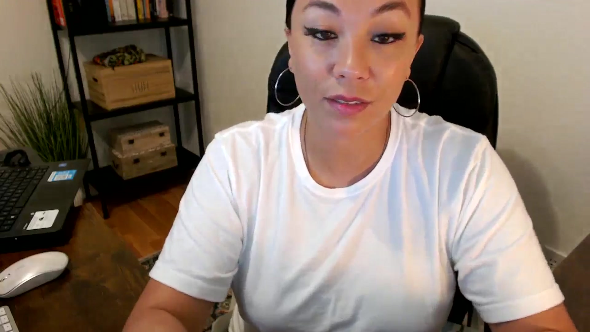 Gallery image thumbnail from MickaylaMoon's myfreecams stream on, 07/30/2024, 15:27 image 5 of 20