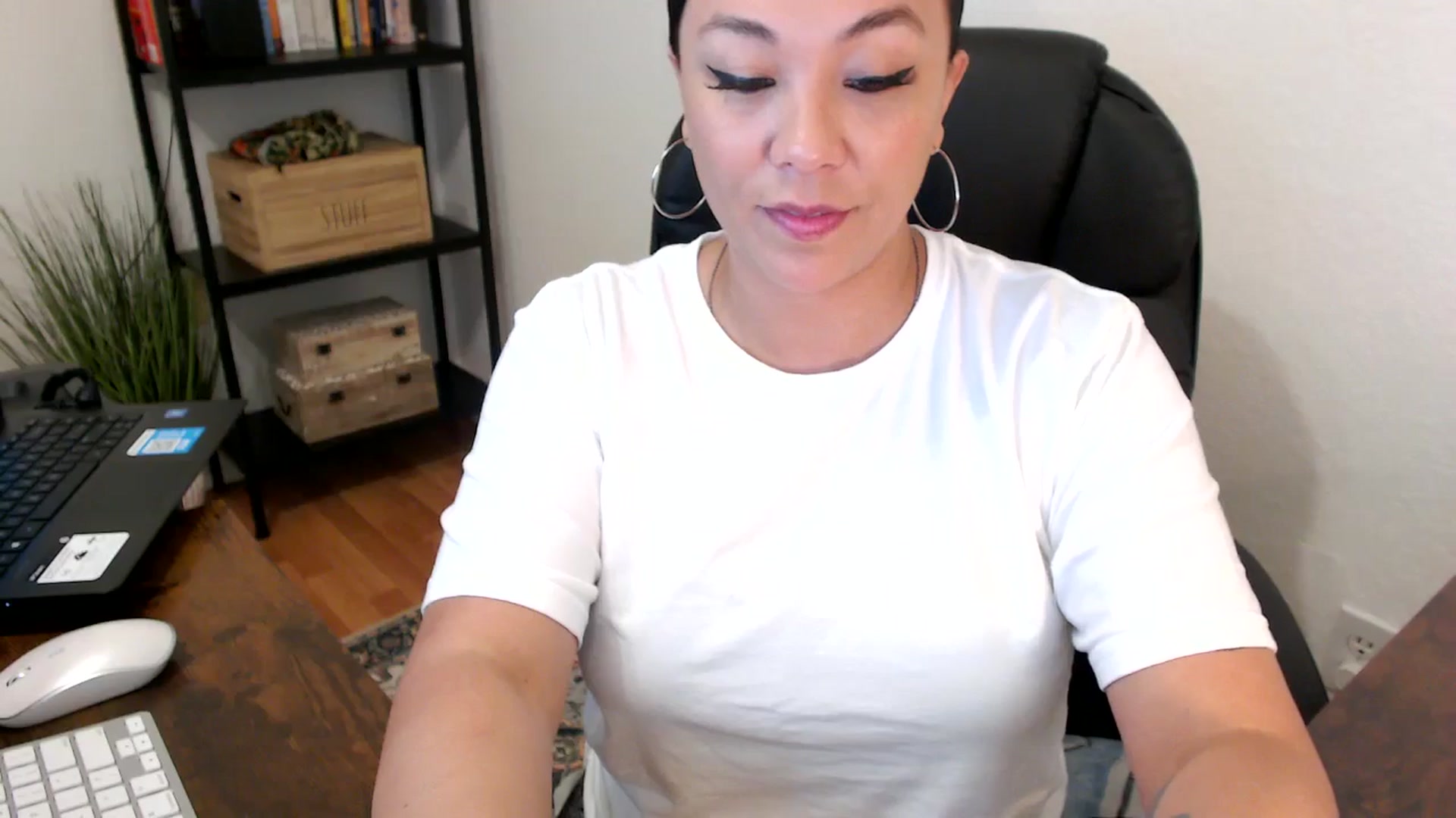 Gallery image thumbnail from MickaylaMoon's myfreecams stream on, 07/30/2024, 15:27 image 19 of 20
