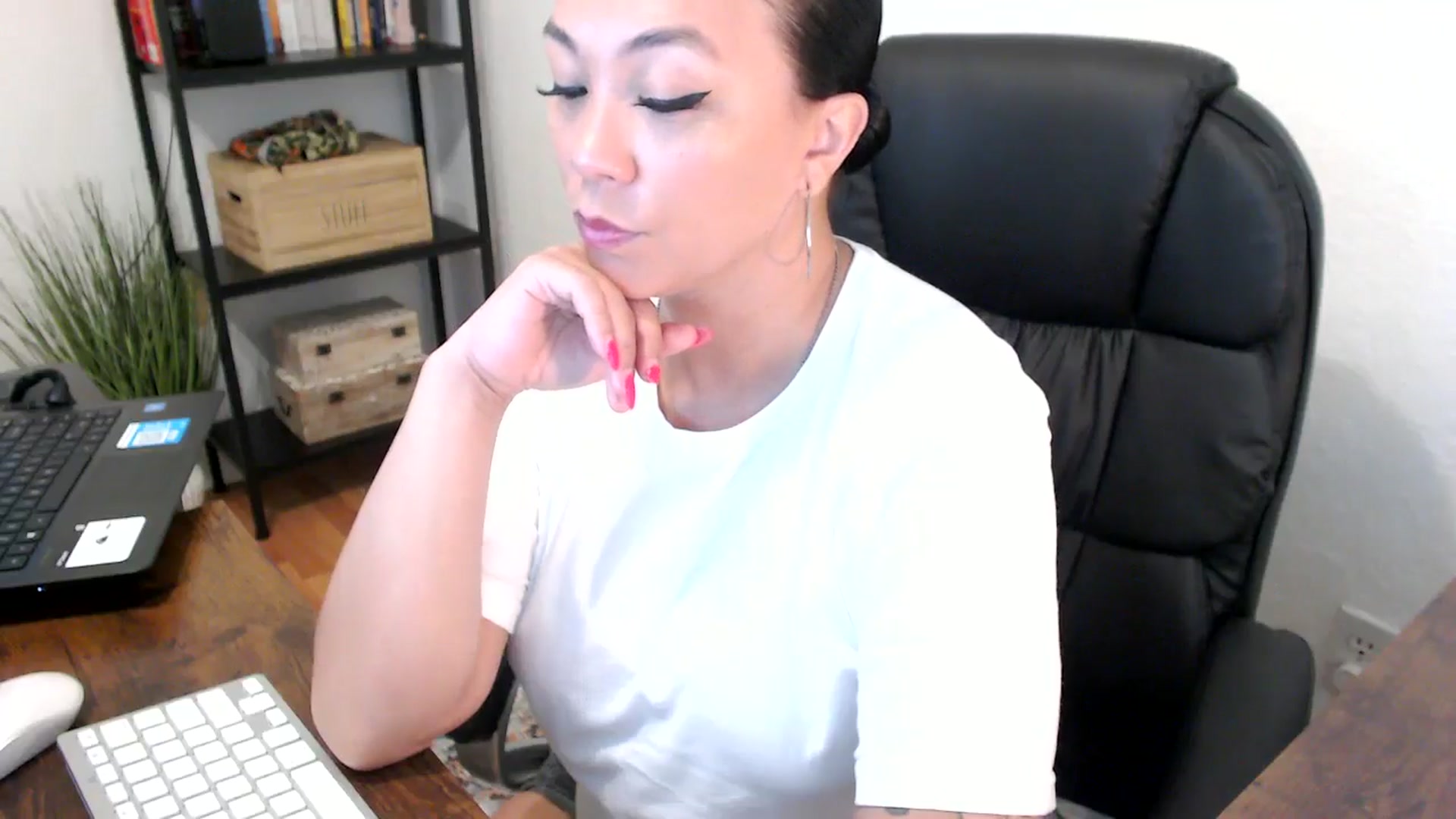 Gallery image thumbnail from MickaylaMoon's myfreecams stream on, 07/30/2024, 15:27 image 11 of 20