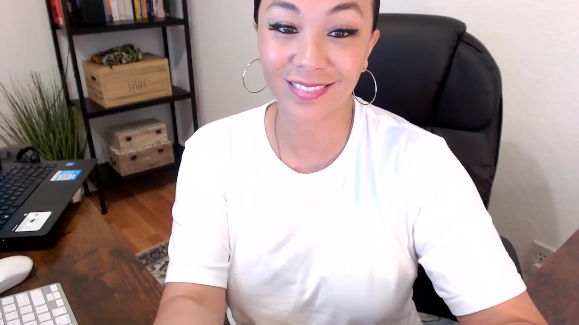 Gallery image thumbnail from MickaylaMoon's myfreecams stream on, 07/30/2024, 16:02 image 7 of 20