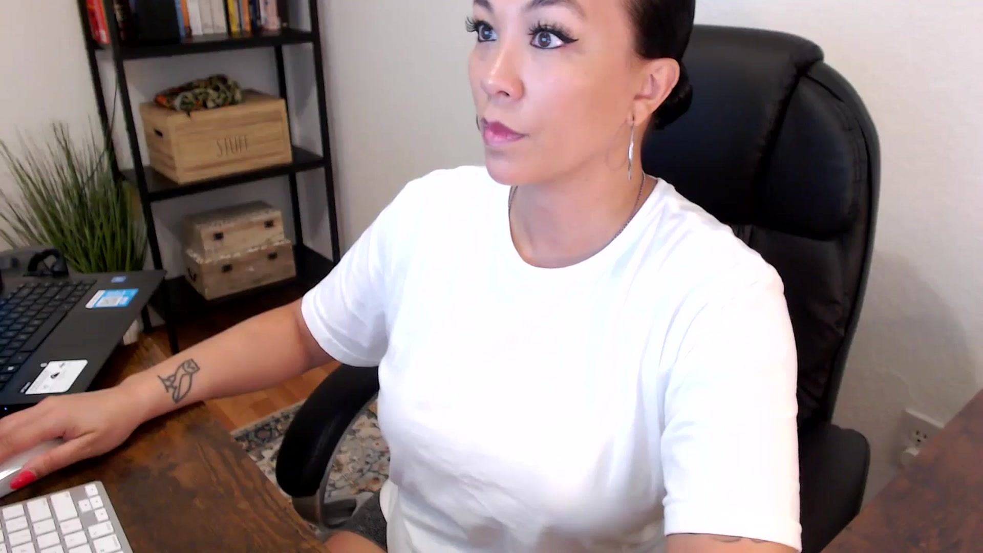 Gallery image thumbnail from MickaylaMoon's myfreecams stream on, 07/30/2024, 16:02 image 2 of 20