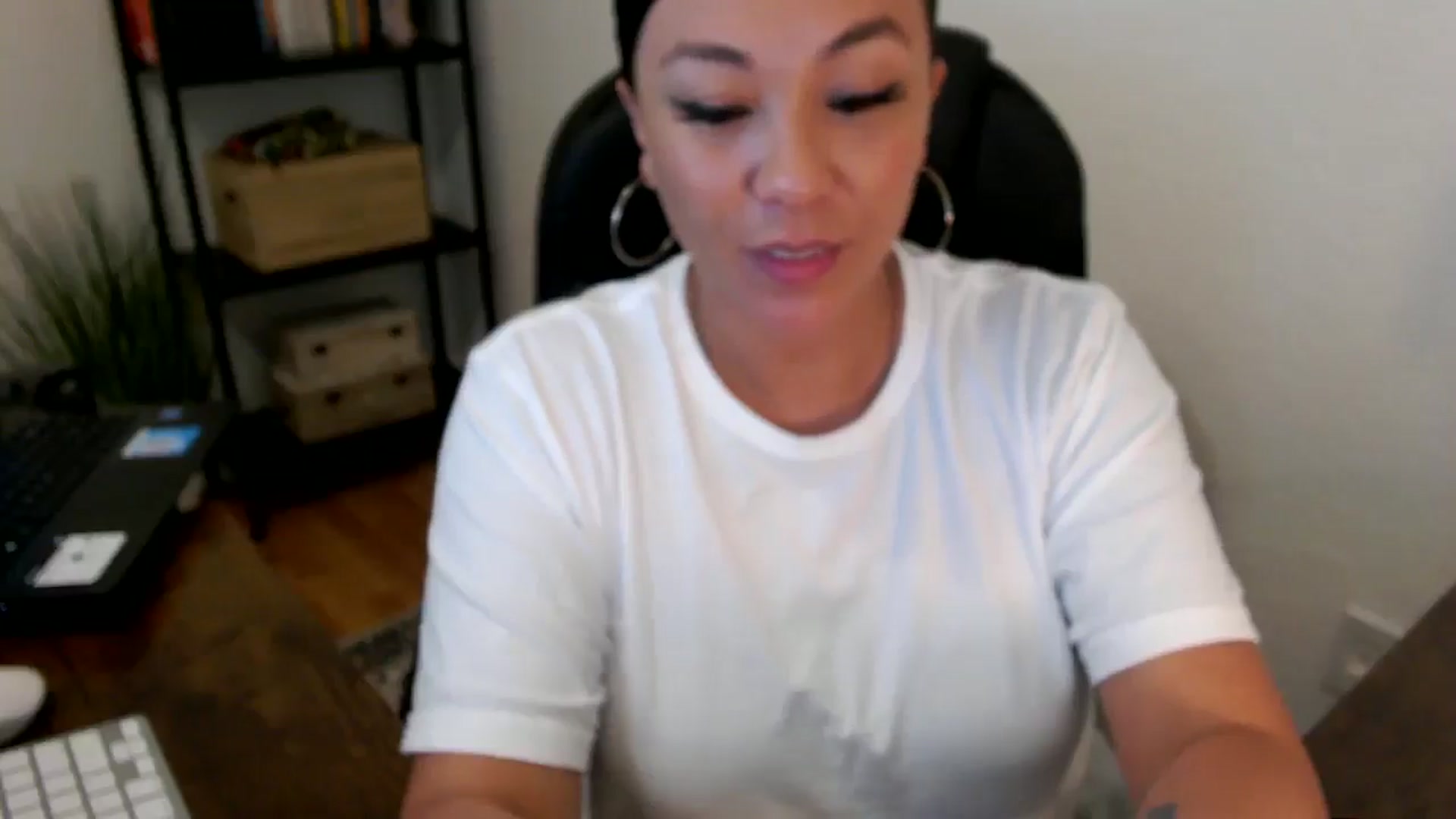 Gallery image thumbnail from MickaylaMoon's myfreecams stream on, 07/30/2024, 16:02 image 15 of 20