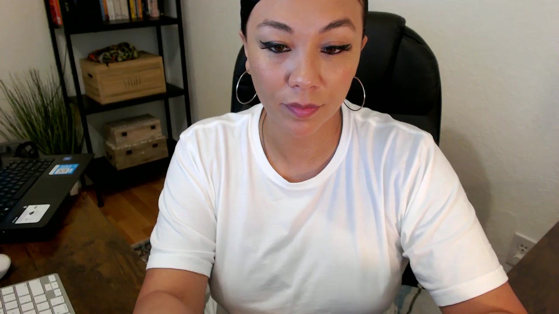 Gallery image thumbnail from MickaylaMoon's myfreecams stream on, 07/30/2024, 16:02 image 16 of 20