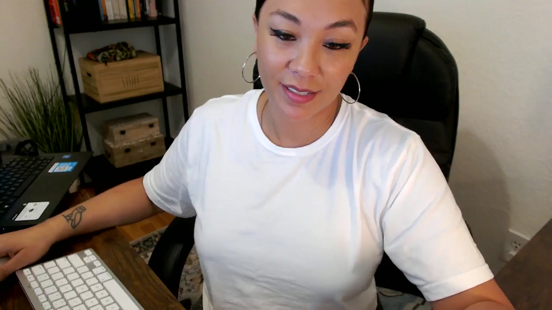 Gallery image thumbnail from MickaylaMoon's myfreecams stream on, 07/30/2024, 16:02 image 19 of 20