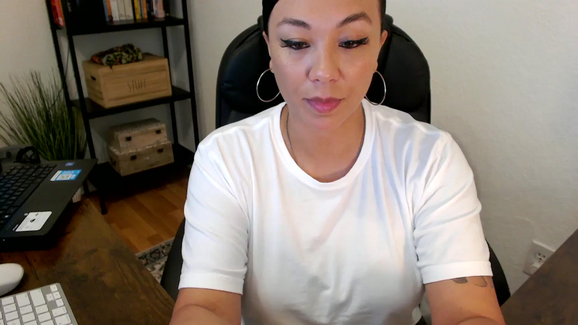 Gallery image thumbnail from MickaylaMoon's myfreecams stream on, 07/30/2024, 16:02 image 13 of 20