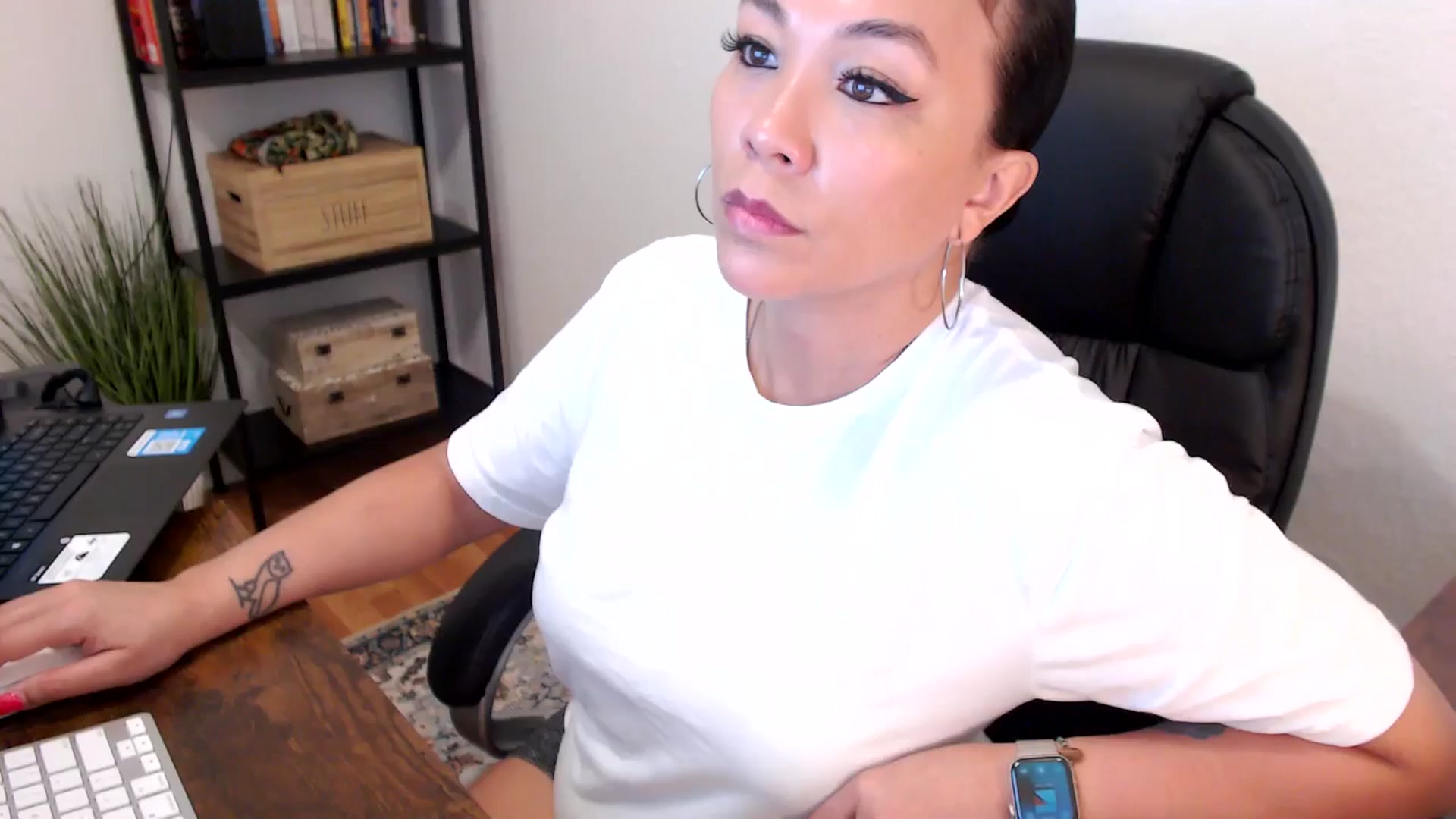 Gallery image thumbnail from MickaylaMoon's myfreecams stream on, 07/30/2024, 16:02 image 3 of 20