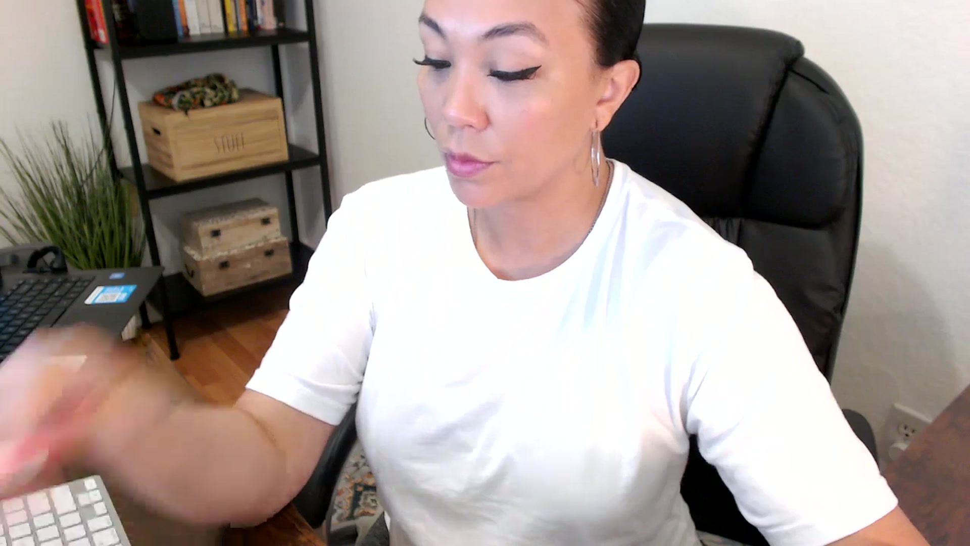 Gallery image thumbnail from MickaylaMoon's myfreecams stream on, 07/30/2024, 16:02 image 10 of 20