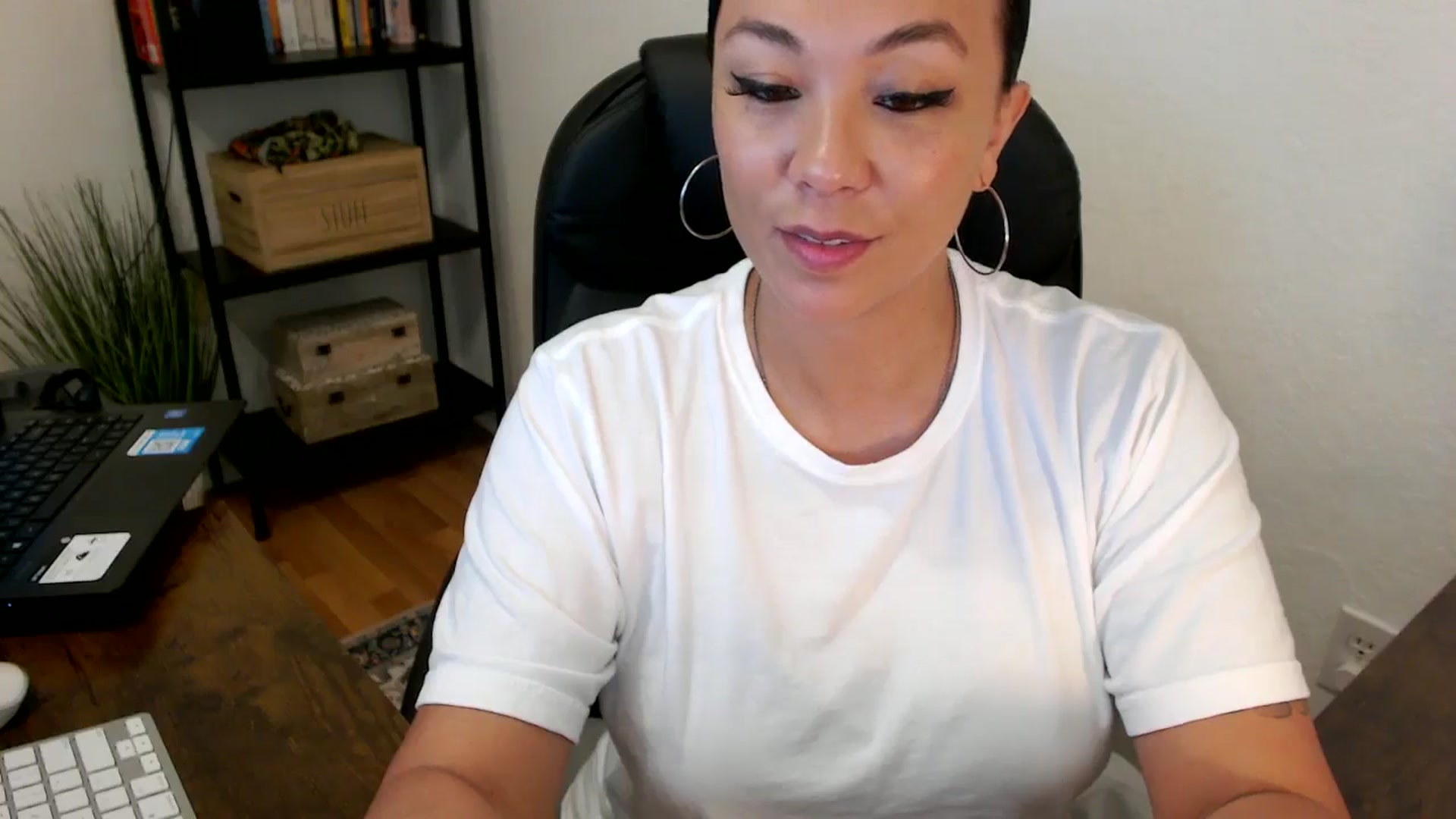 Gallery image thumbnail from MickaylaMoon's myfreecams stream on, 07/30/2024, 16:02 image 17 of 20