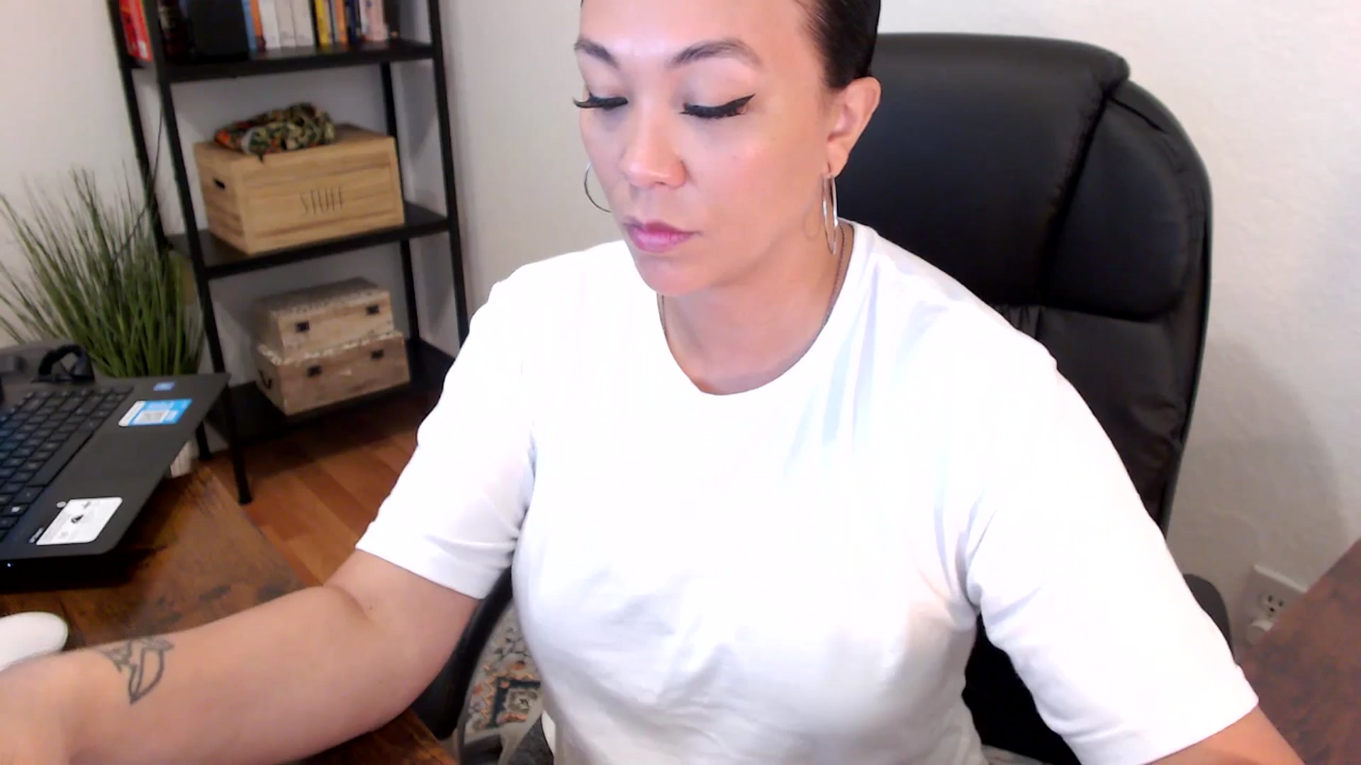 Gallery image thumbnail from MickaylaMoon's myfreecams stream on, 07/30/2024, 16:02 image 9 of 20