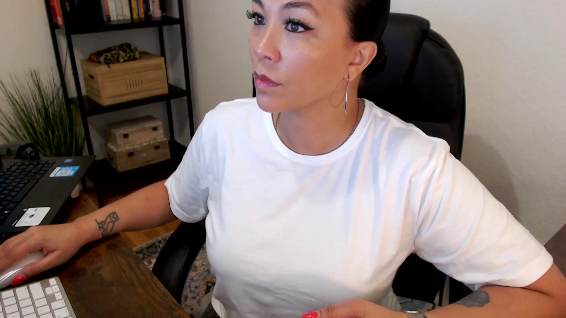 Gallery image thumbnail from MickaylaMoon's myfreecams stream on, 07/30/2024, 16:02 image 1 of 20