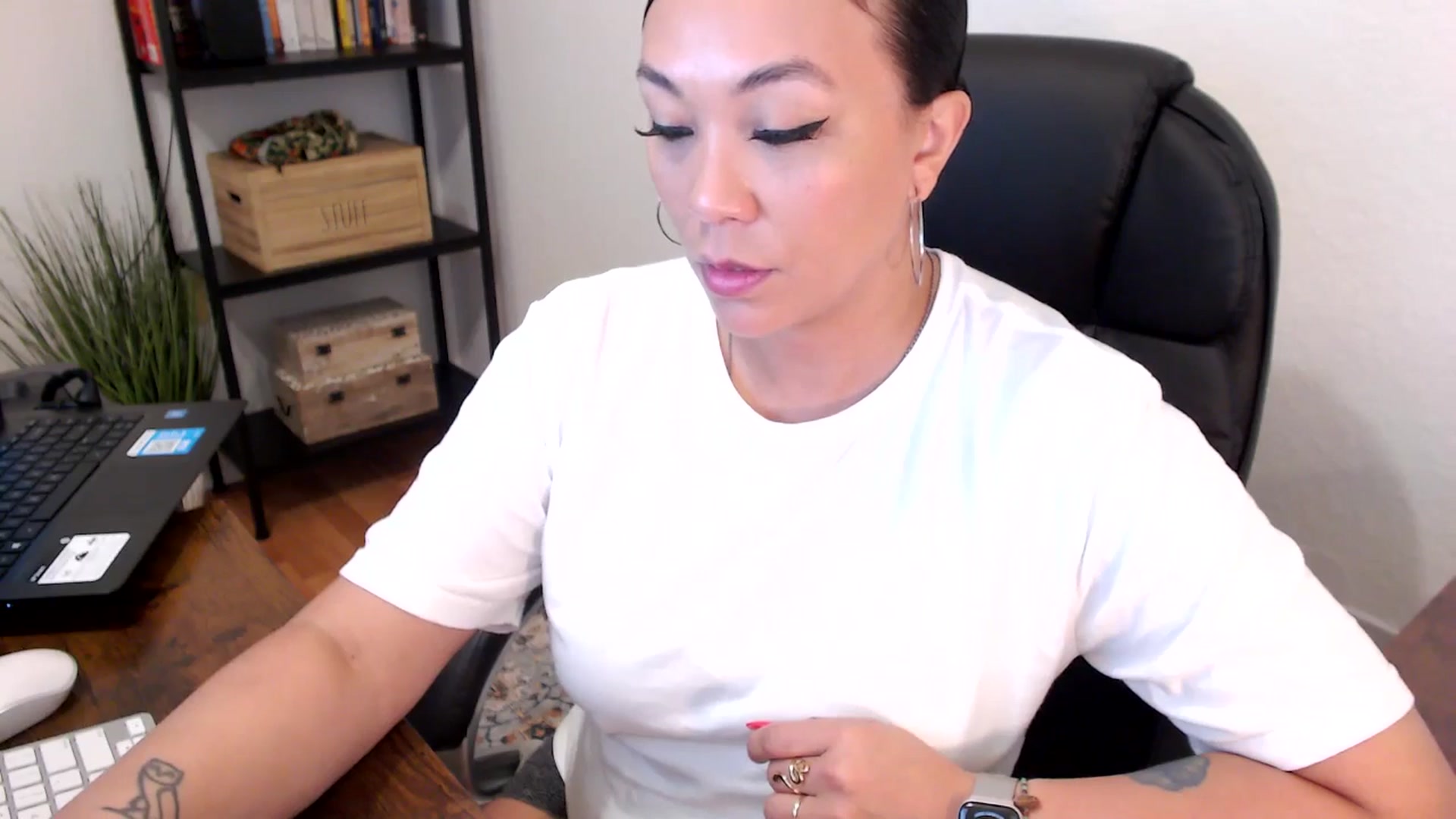 Gallery image thumbnail from MickaylaMoon's myfreecams stream on, 07/30/2024, 16:02 image 4 of 20