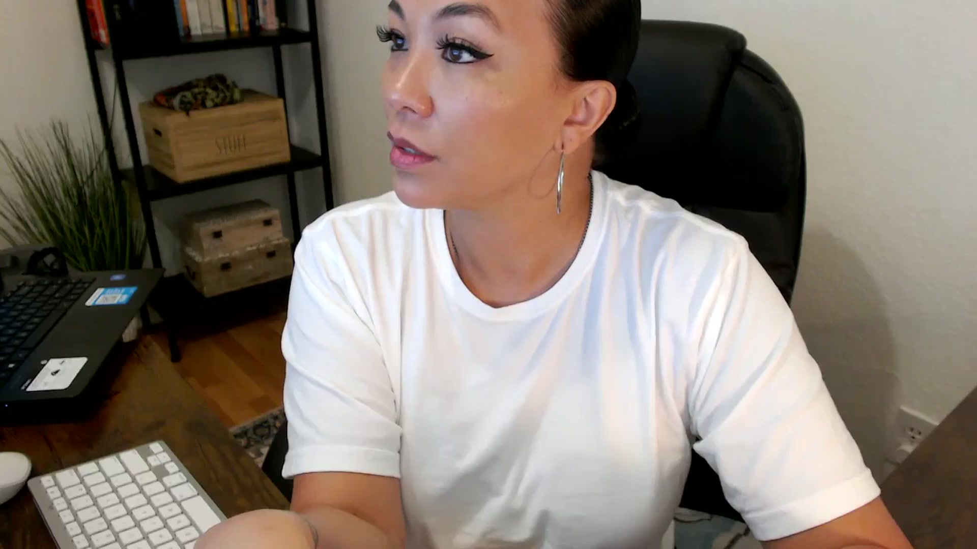Gallery image thumbnail from MickaylaMoon's myfreecams stream on, 07/30/2024, 16:02 image 20 of 20