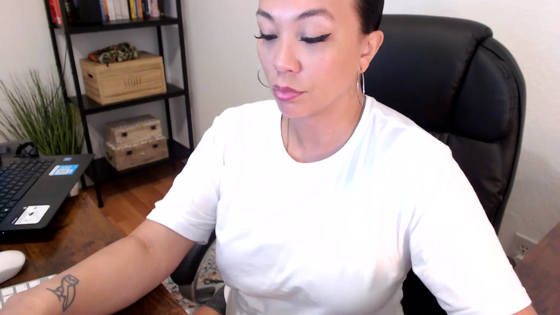 Gallery image thumbnail from MickaylaMoon's myfreecams stream on, 07/30/2024, 16:02 image 5 of 20
