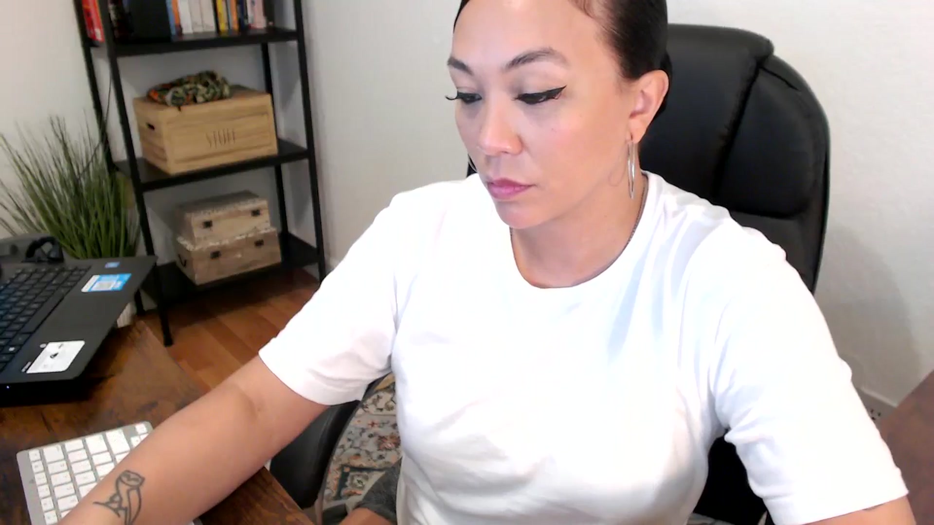 Gallery image thumbnail from MickaylaMoon's myfreecams stream on, 07/30/2024, 17:21 image 16 of 20