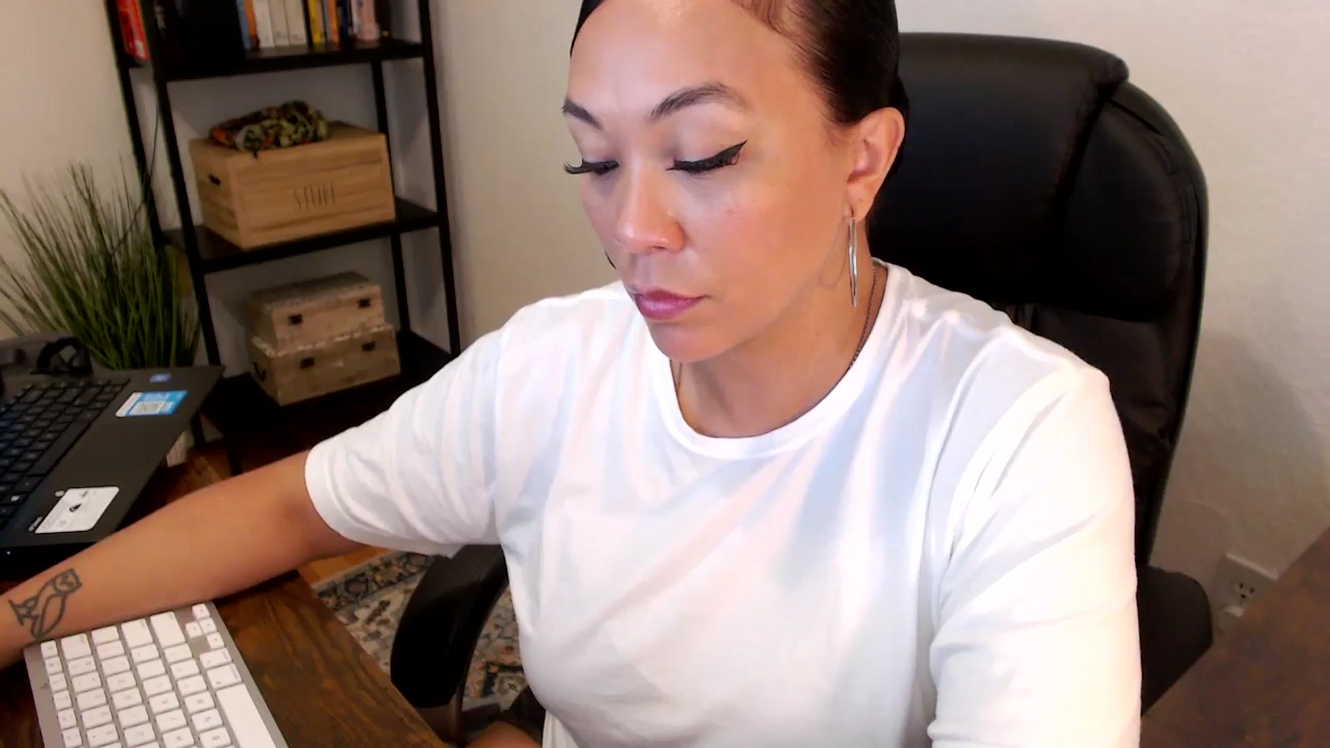 Gallery image thumbnail from MickaylaMoon's myfreecams stream on, 07/30/2024, 17:21 image 4 of 20