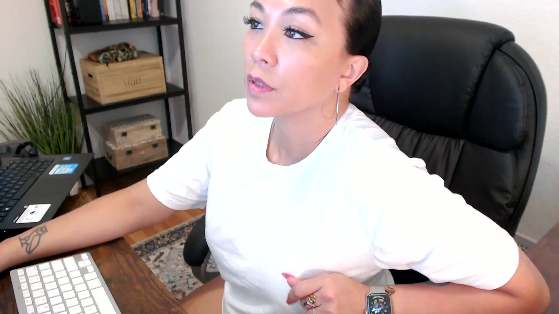 Gallery image thumbnail from MickaylaMoon's myfreecams stream on, 07/30/2024, 17:21 image 14 of 20