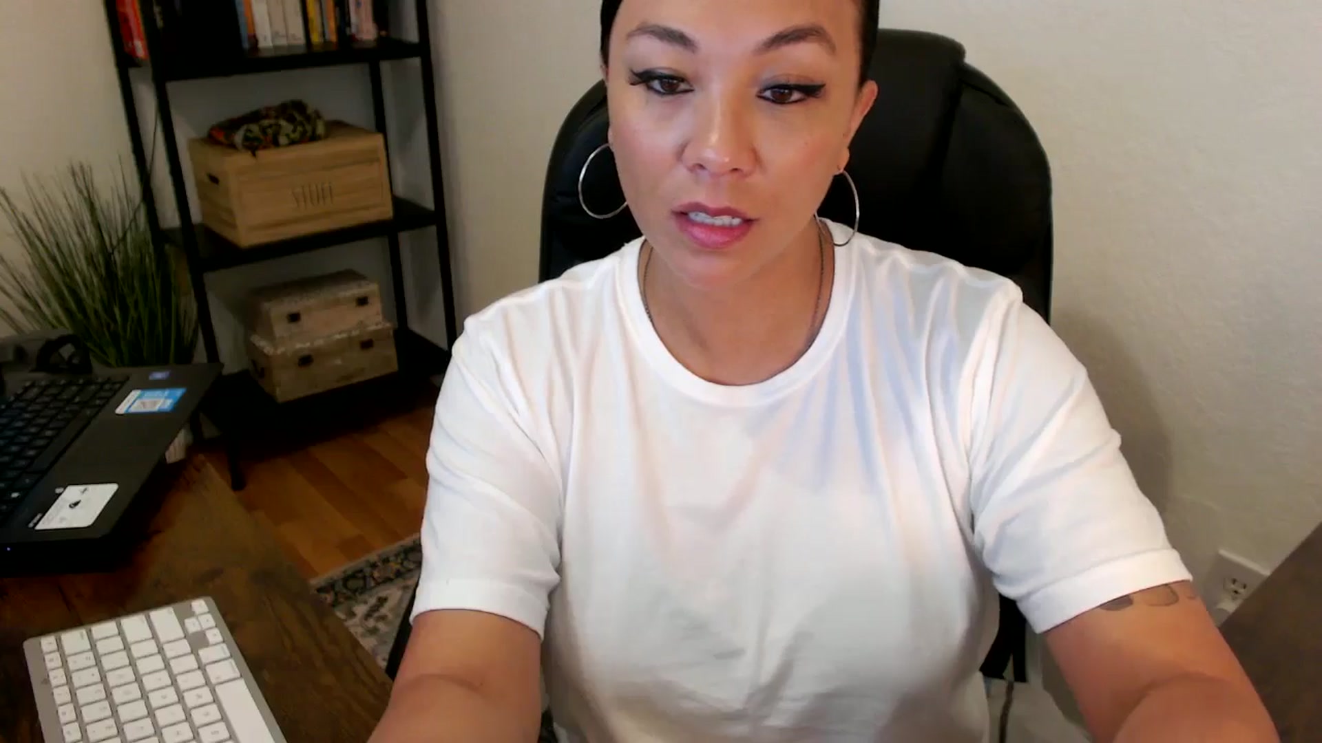 Gallery image thumbnail from MickaylaMoon's myfreecams stream on, 07/30/2024, 17:21 image 5 of 20