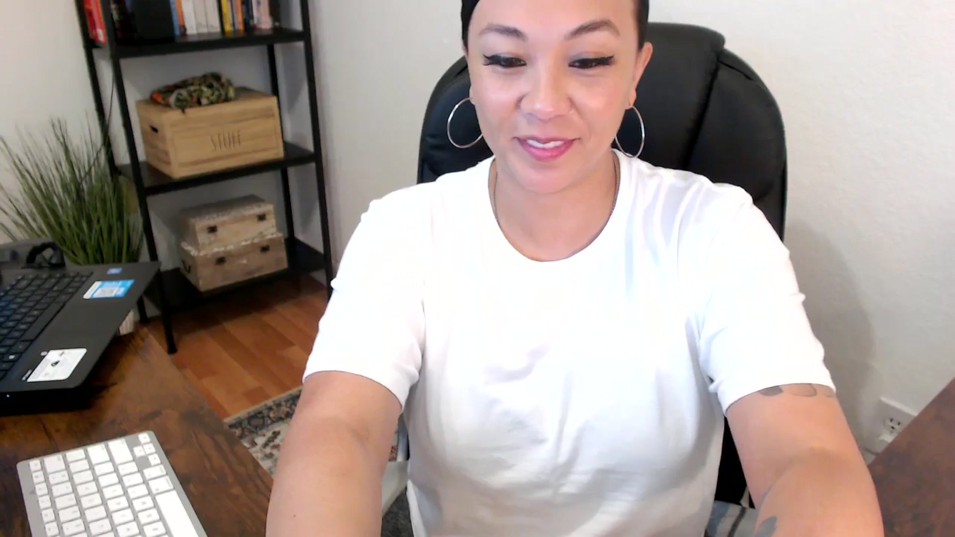 Gallery image thumbnail from MickaylaMoon's myfreecams stream on, 07/30/2024, 17:21 image 15 of 20