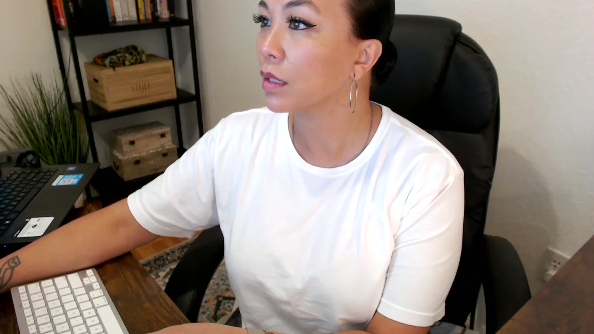 Gallery image thumbnail from MickaylaMoon's myfreecams stream on, 07/30/2024, 17:21 image 18 of 20