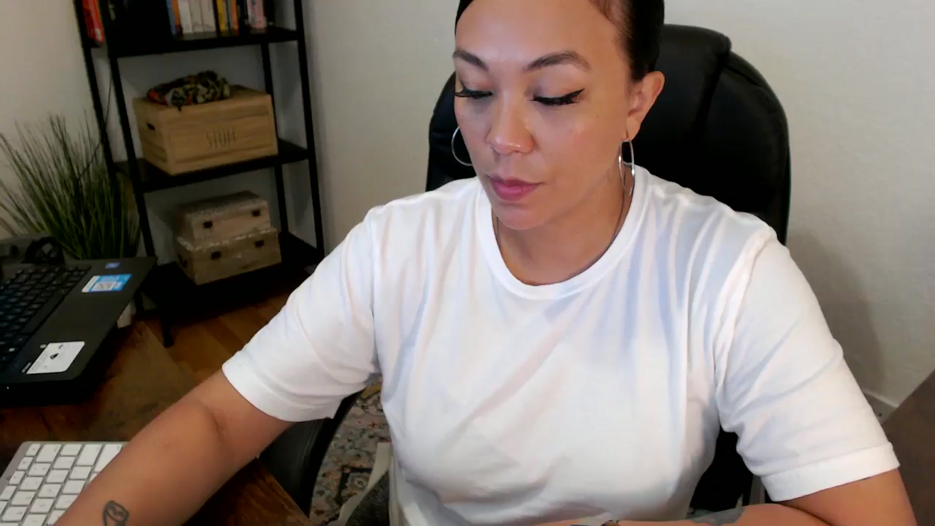 Gallery image thumbnail from MickaylaMoon's myfreecams stream on, 07/30/2024, 17:21 image 19 of 20