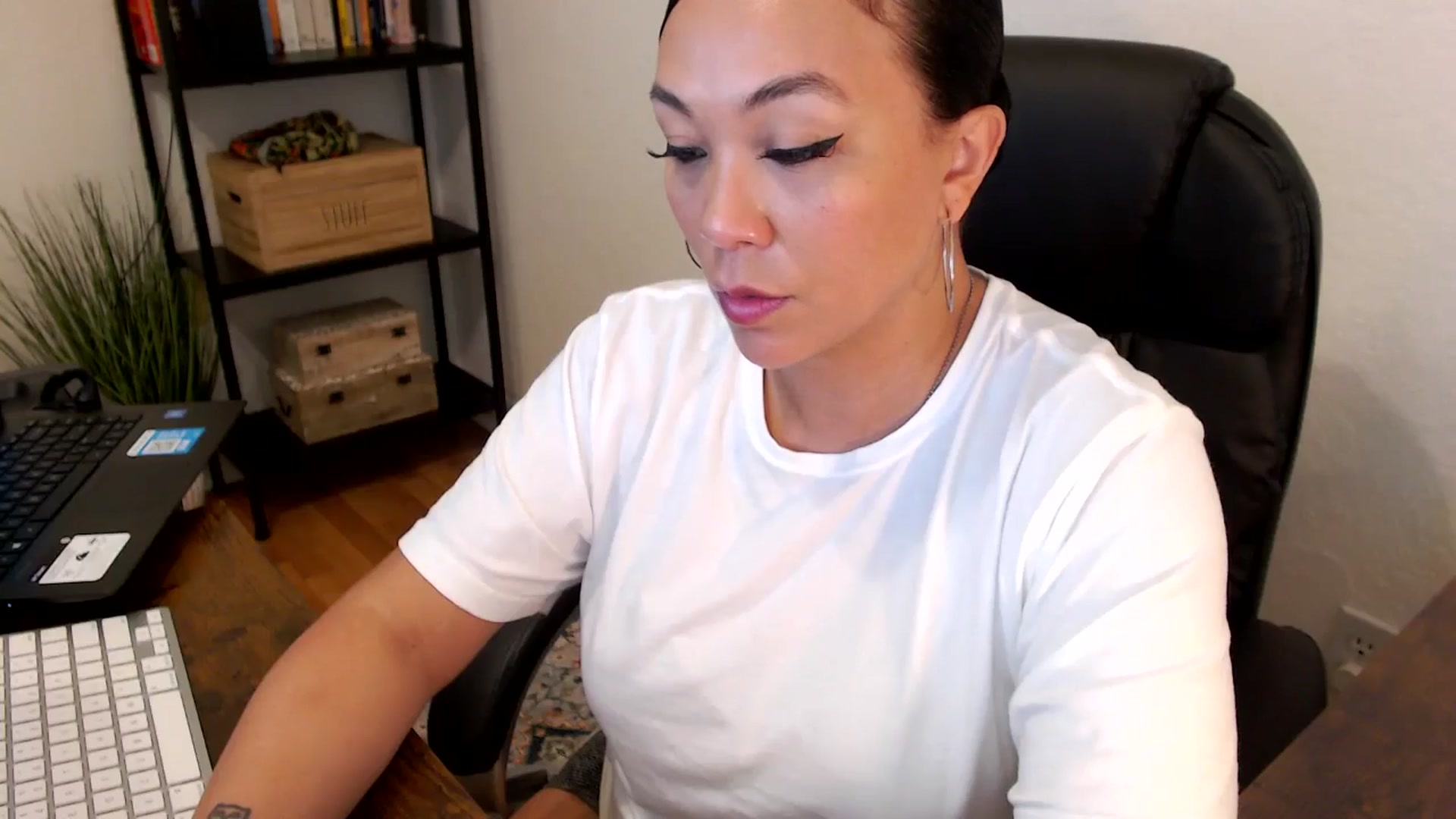 Gallery image thumbnail from MickaylaMoon's myfreecams stream on, 07/30/2024, 17:21 image 3 of 20