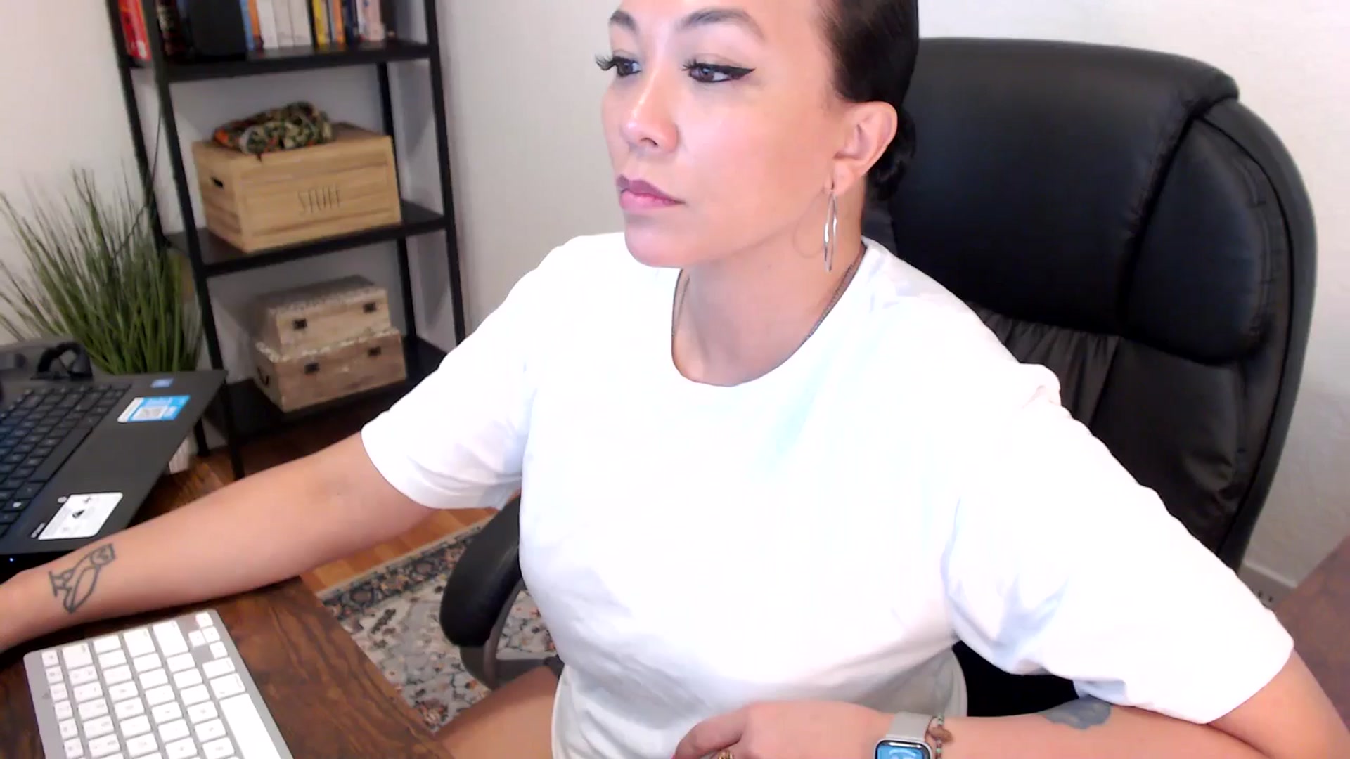 Gallery image thumbnail from MickaylaMoon's myfreecams stream on, 07/30/2024, 17:21 image 13 of 20