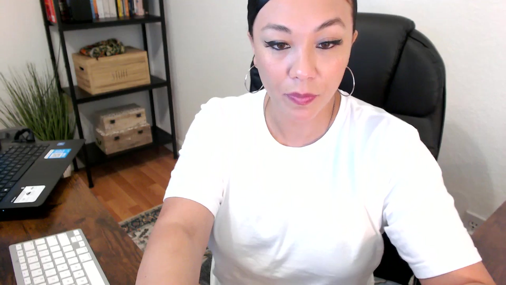 Gallery image thumbnail from MickaylaMoon's myfreecams stream on, 07/30/2024, 17:21 image 9 of 20