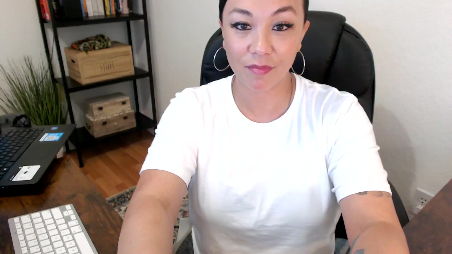 Gallery image thumbnail from MickaylaMoon's myfreecams stream on, 07/30/2024, 17:21 image 11 of 20