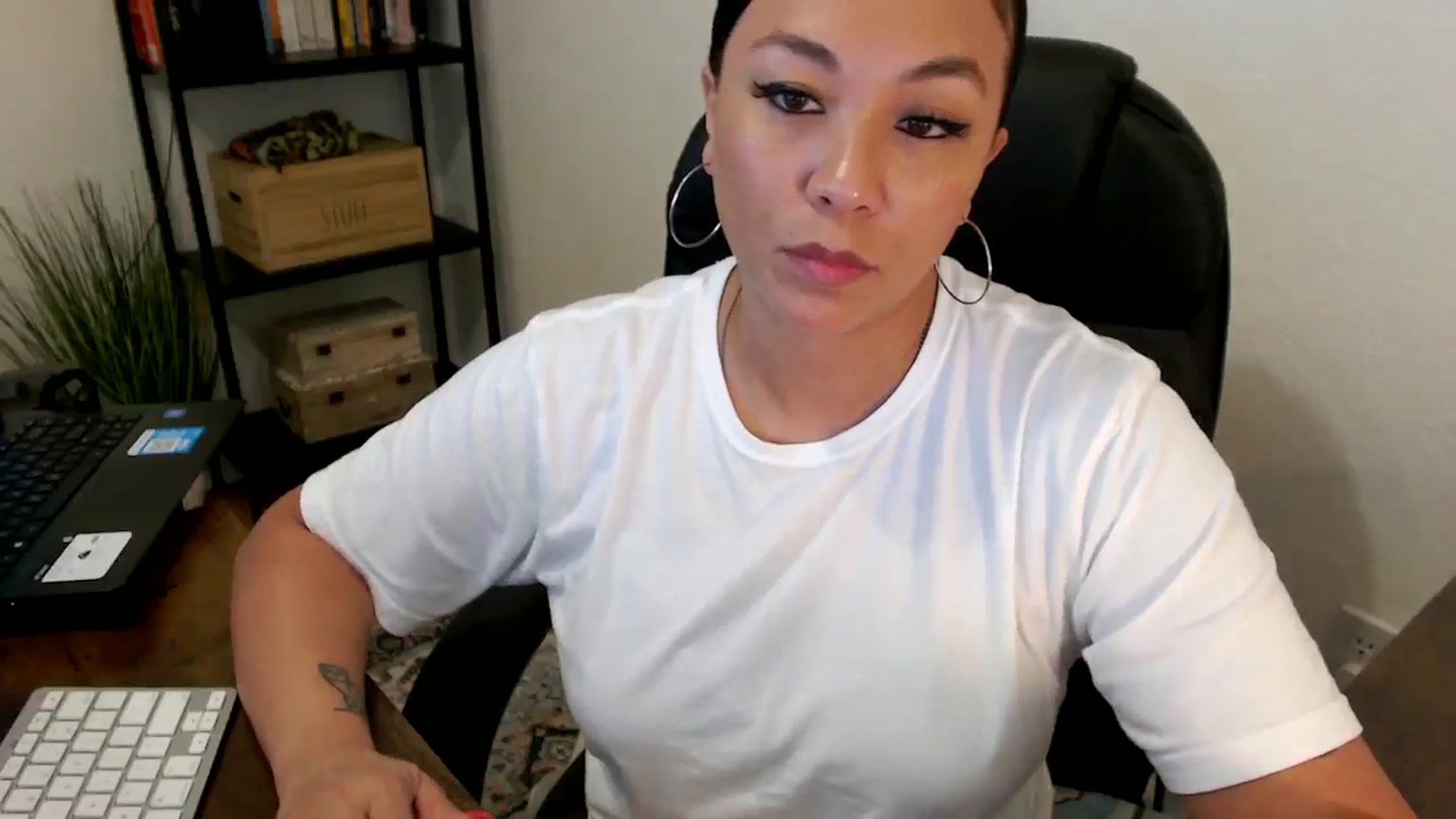Gallery image thumbnail from MickaylaMoon's myfreecams stream on, 07/30/2024, 17:40 image 3 of 20