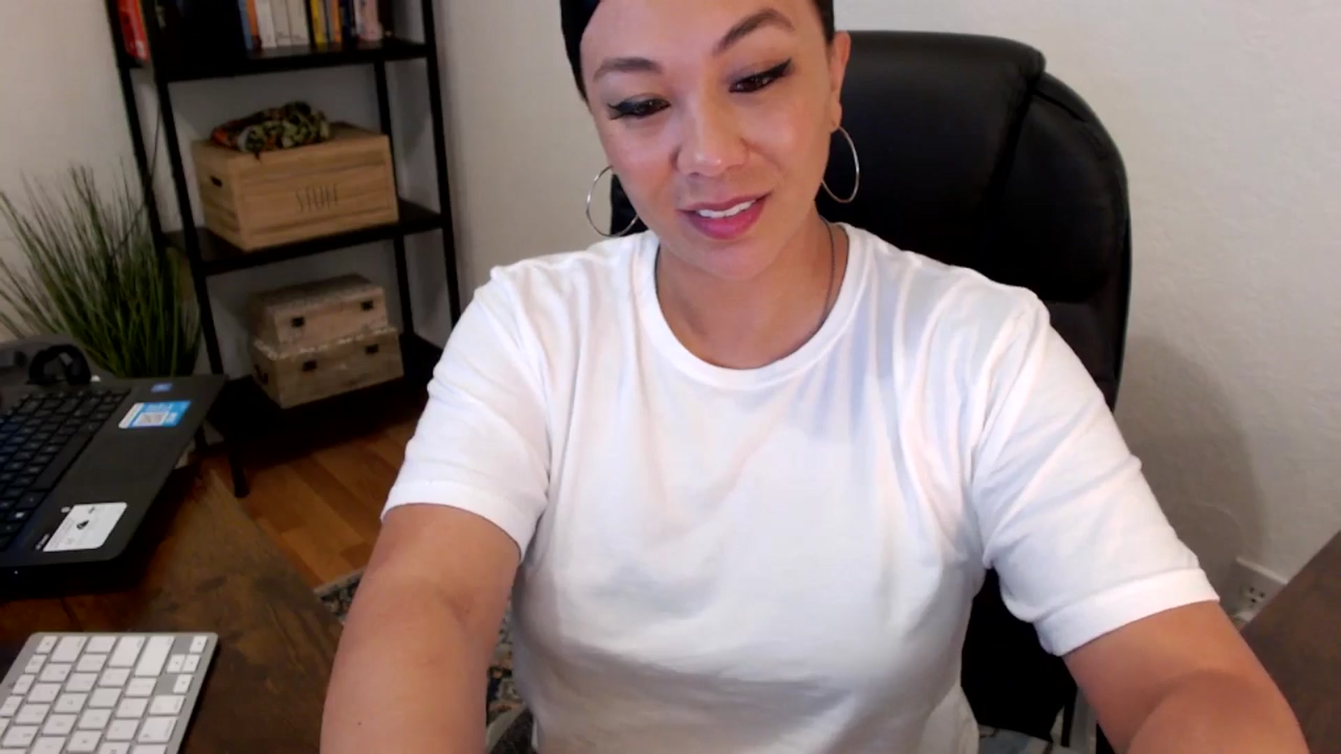 Gallery image thumbnail from MickaylaMoon's myfreecams stream on, 07/30/2024, 17:40 image 13 of 20