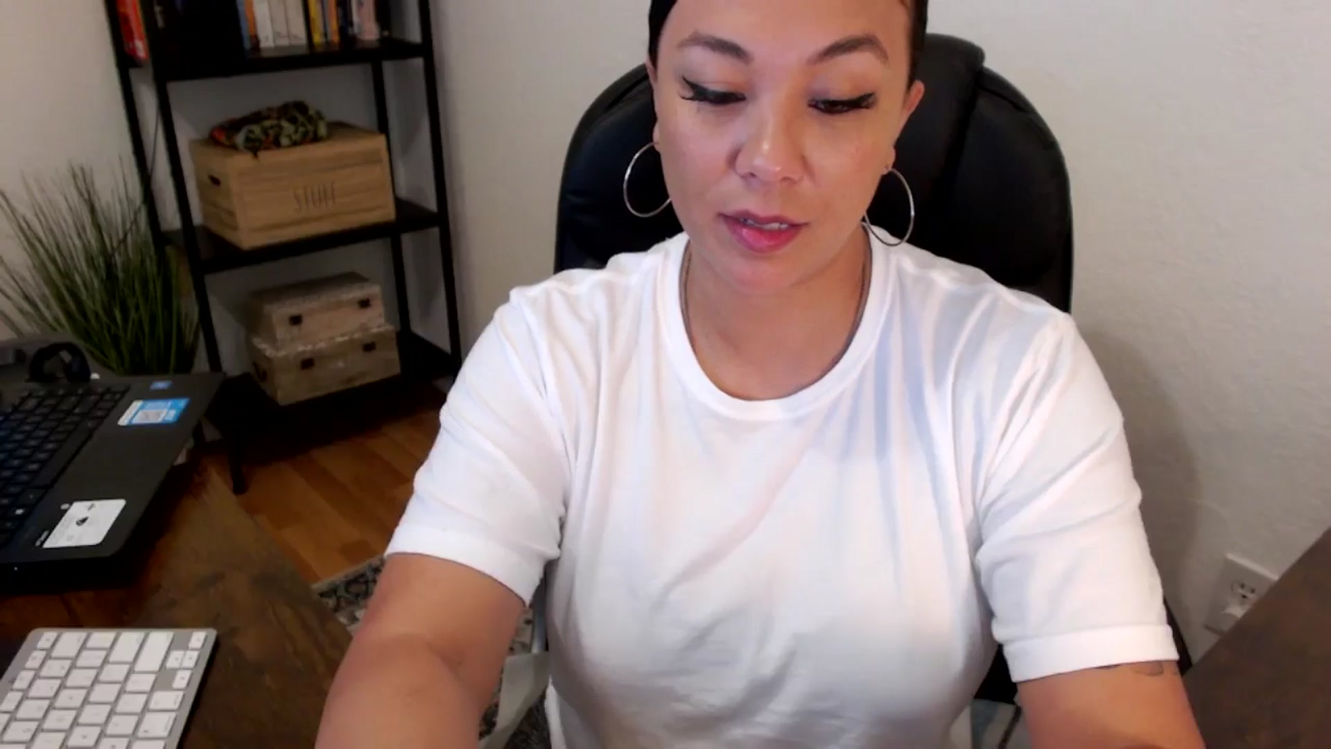 Gallery image thumbnail from MickaylaMoon's myfreecams stream on, 07/30/2024, 17:40 image 7 of 20