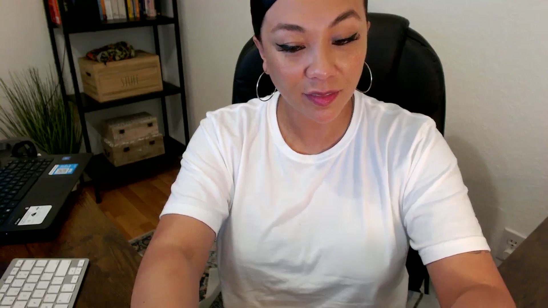Gallery image thumbnail from MickaylaMoon's myfreecams stream on, 07/30/2024, 17:40 image 10 of 20