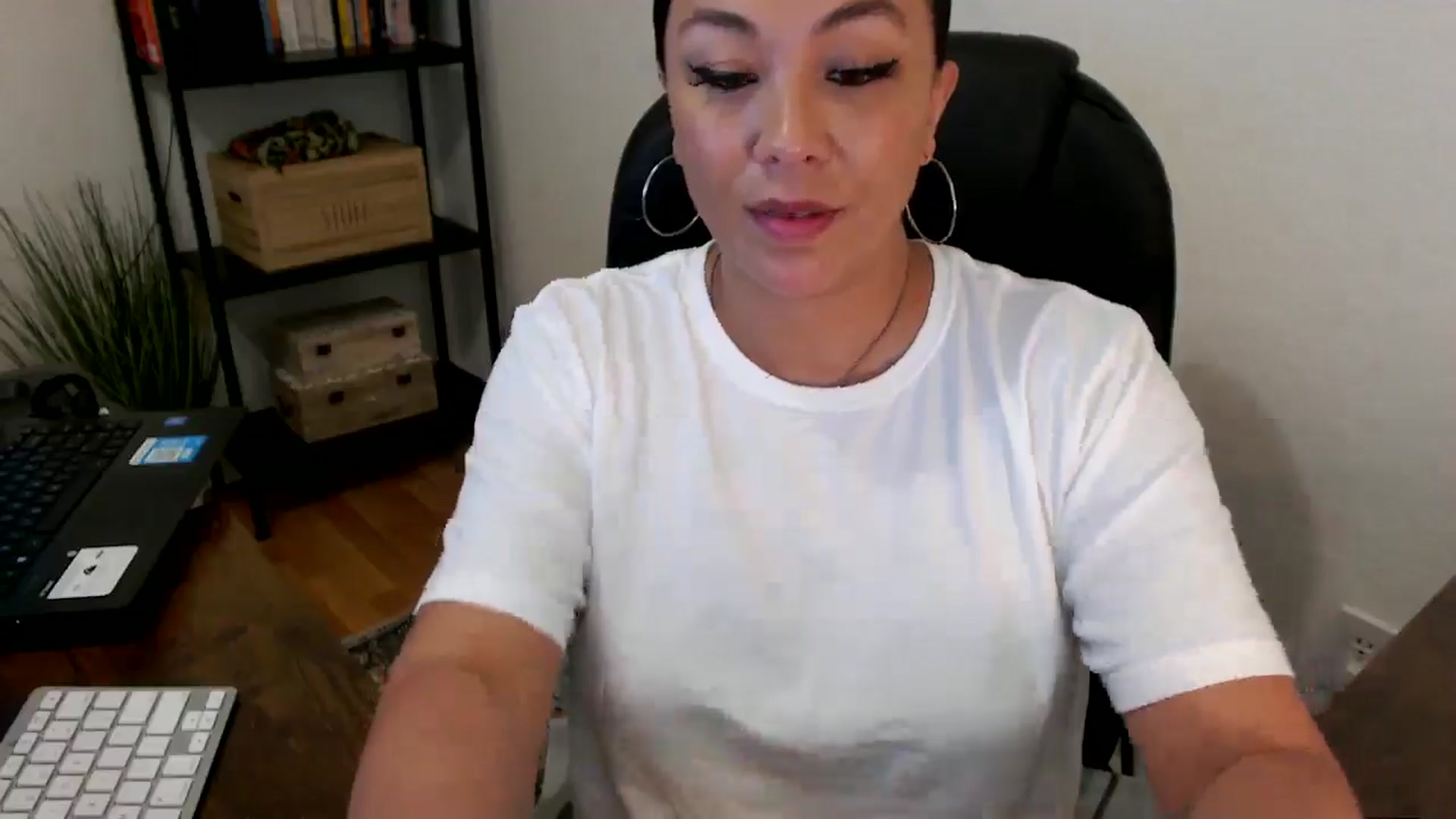 Gallery image thumbnail from MickaylaMoon's myfreecams stream on, 07/30/2024, 17:40 image 18 of 20